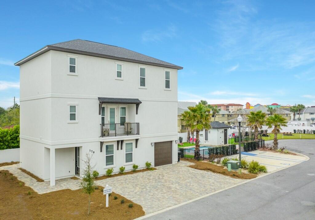 HIDDEN PALMS - Residential