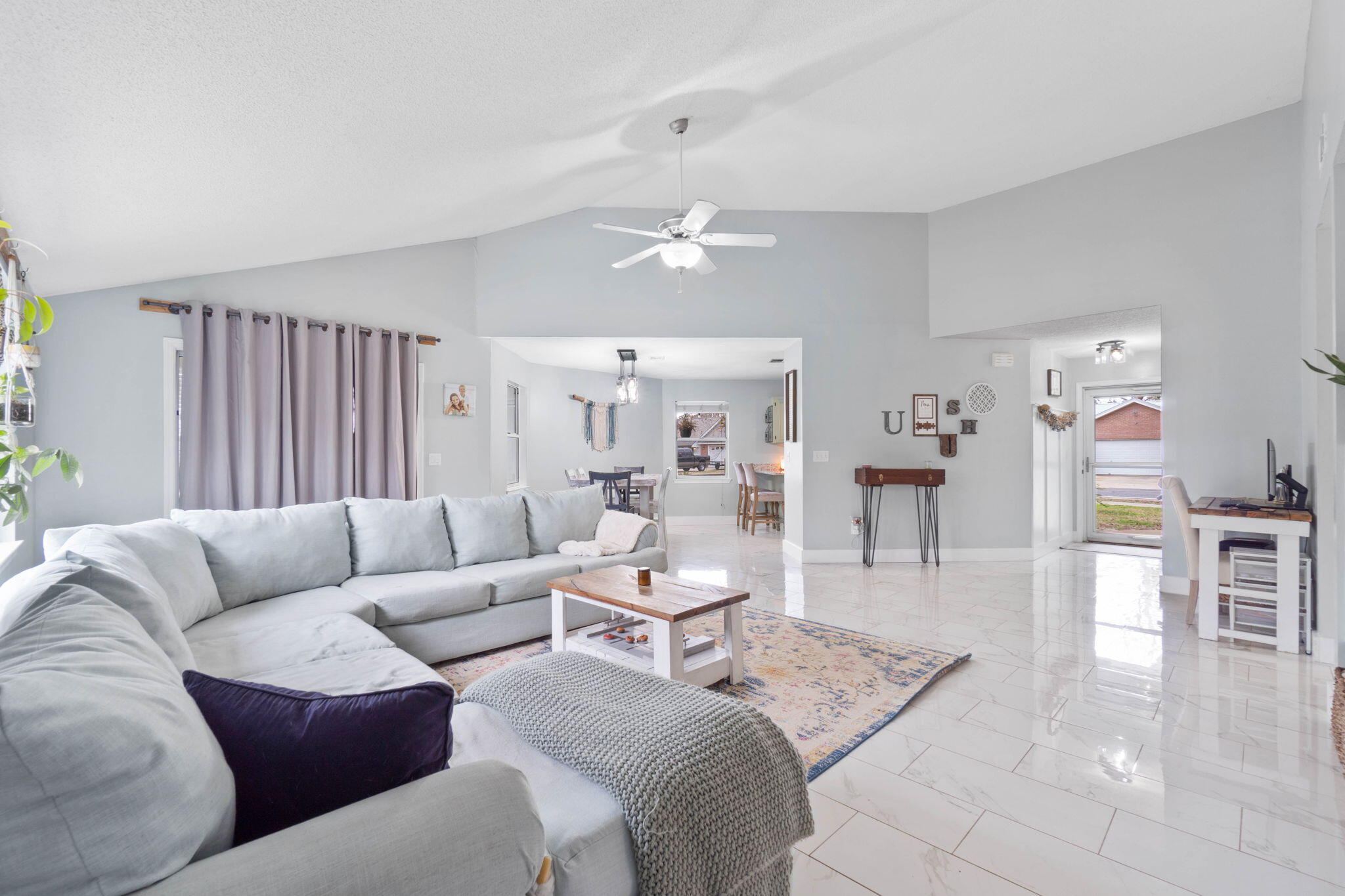 BAYVIEW MANOR - Residential