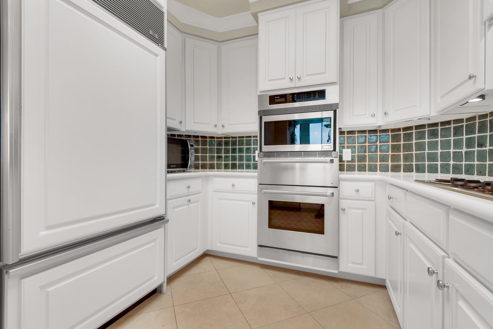 EMERALD TOWERS CONDO - Residential