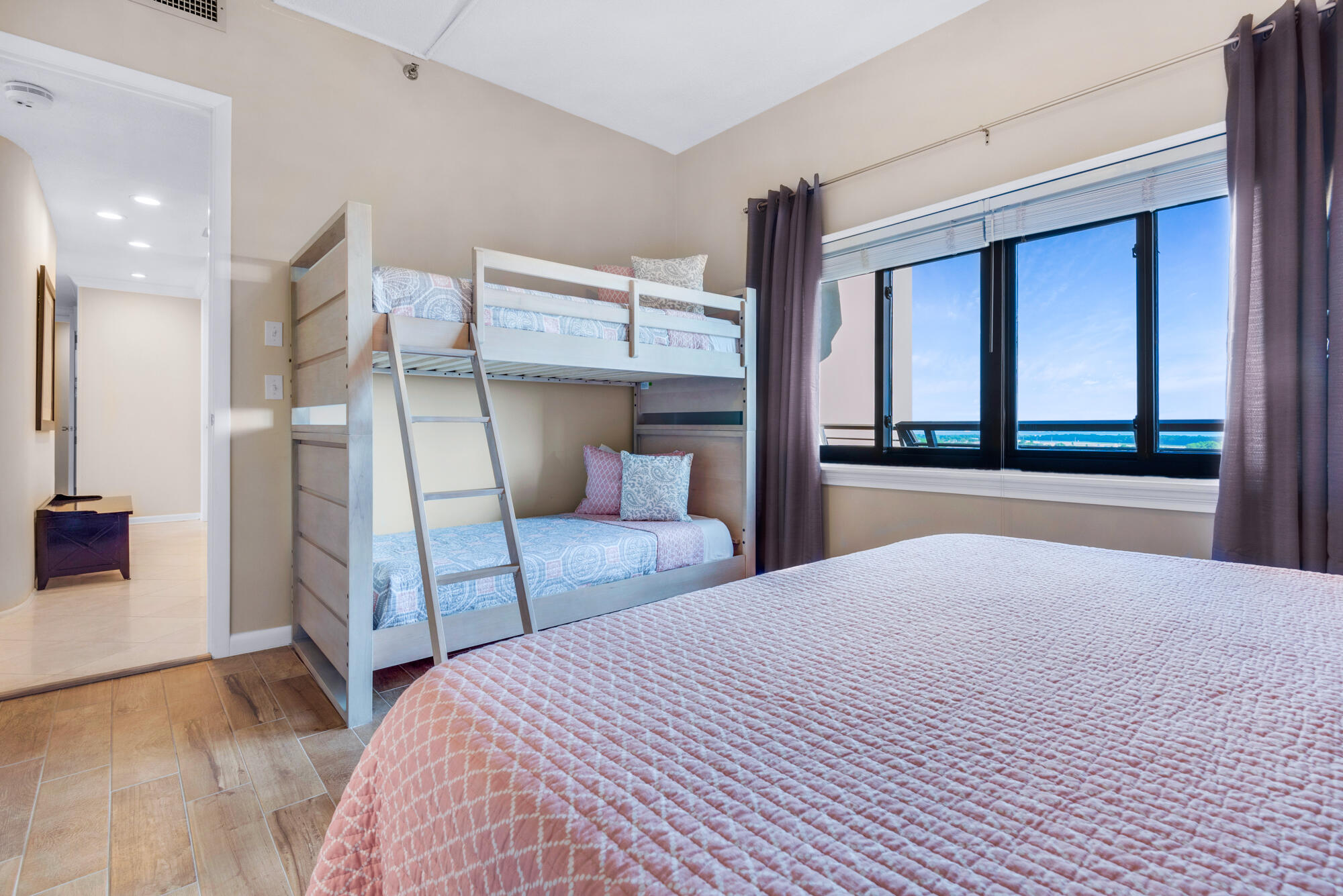 EMERALD TOWERS CONDO - Residential