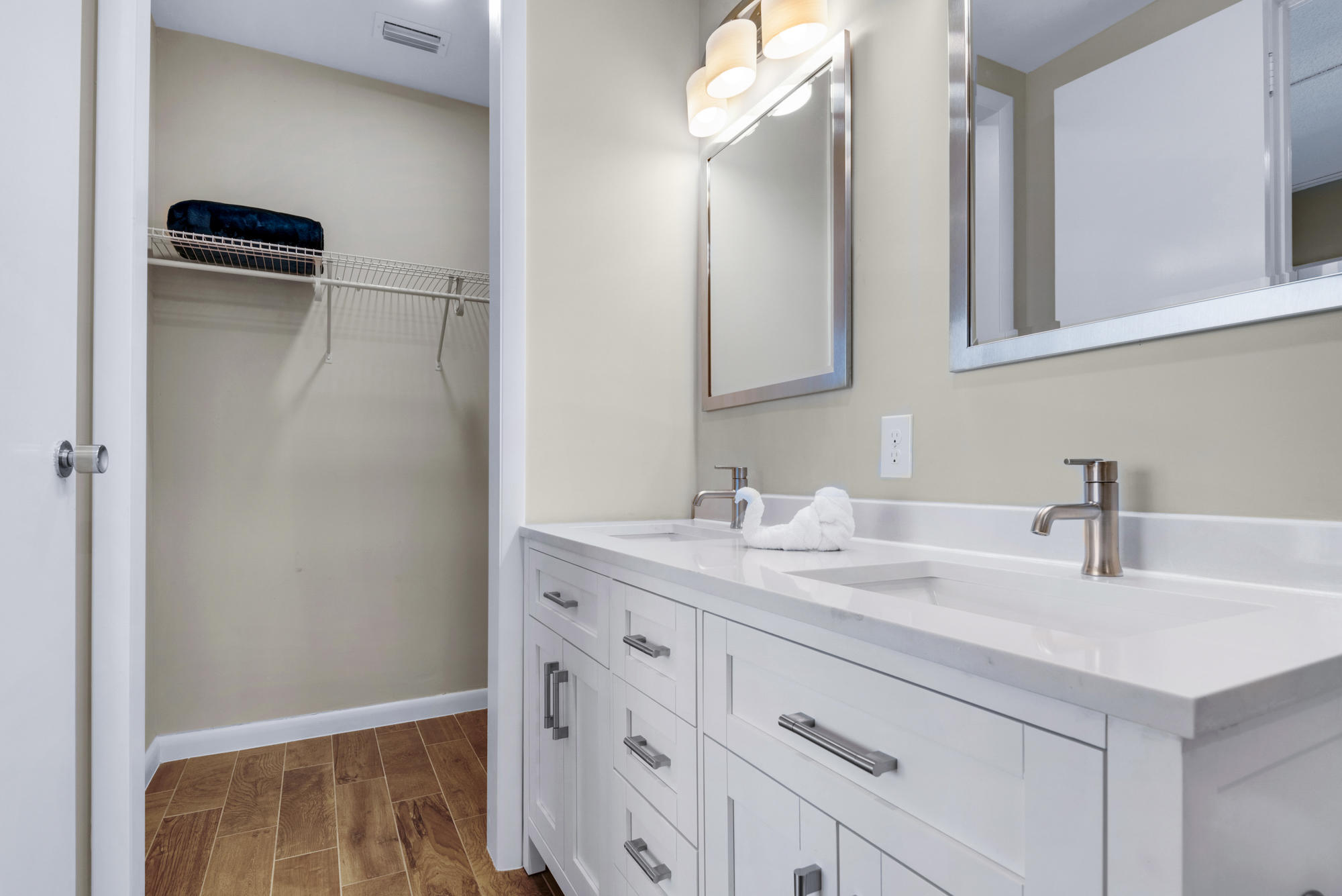 EMERALD TOWERS CONDO - Residential