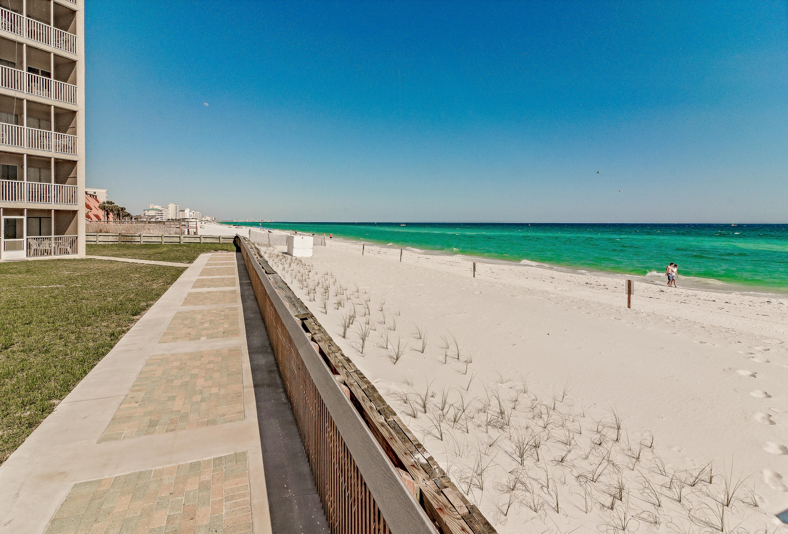 HOLIDAY SURF & RACQUET CLUB - Residential