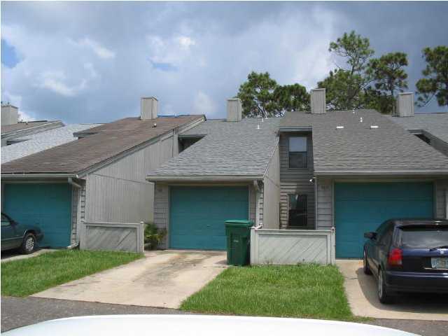 SPACIOUS OPEN PLAN LIVING AREA WITH OPEN STAIRCASE BETWEEN DINING AREA AND LIVING ROOM. PLENTY OF COUNTER AND CABINET SPACE IN KITCHEN TO ALSO INCLUDE BREAKFAST BAR. BOTH BEDROOMS GOOD SIZE. FENCED BACK YARD HAS WOOD DECK WITH STEPS LEADING TO GRASSY AREA. SORRY NO PETS ALLOWED. AVAILABLE NOVEMBER 15.