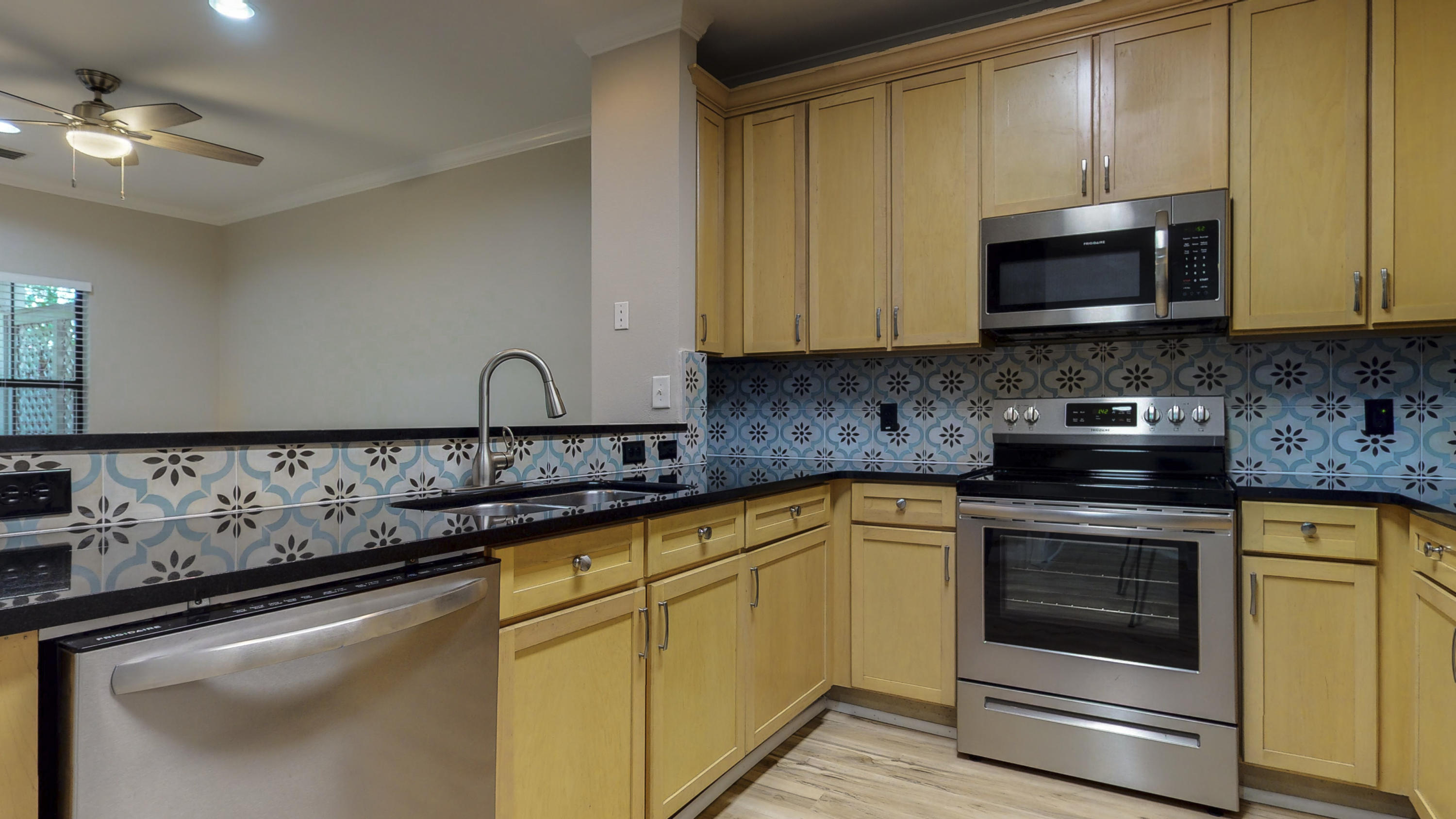 SOUTH HAVEN TOWNHOMES - Residential Lease