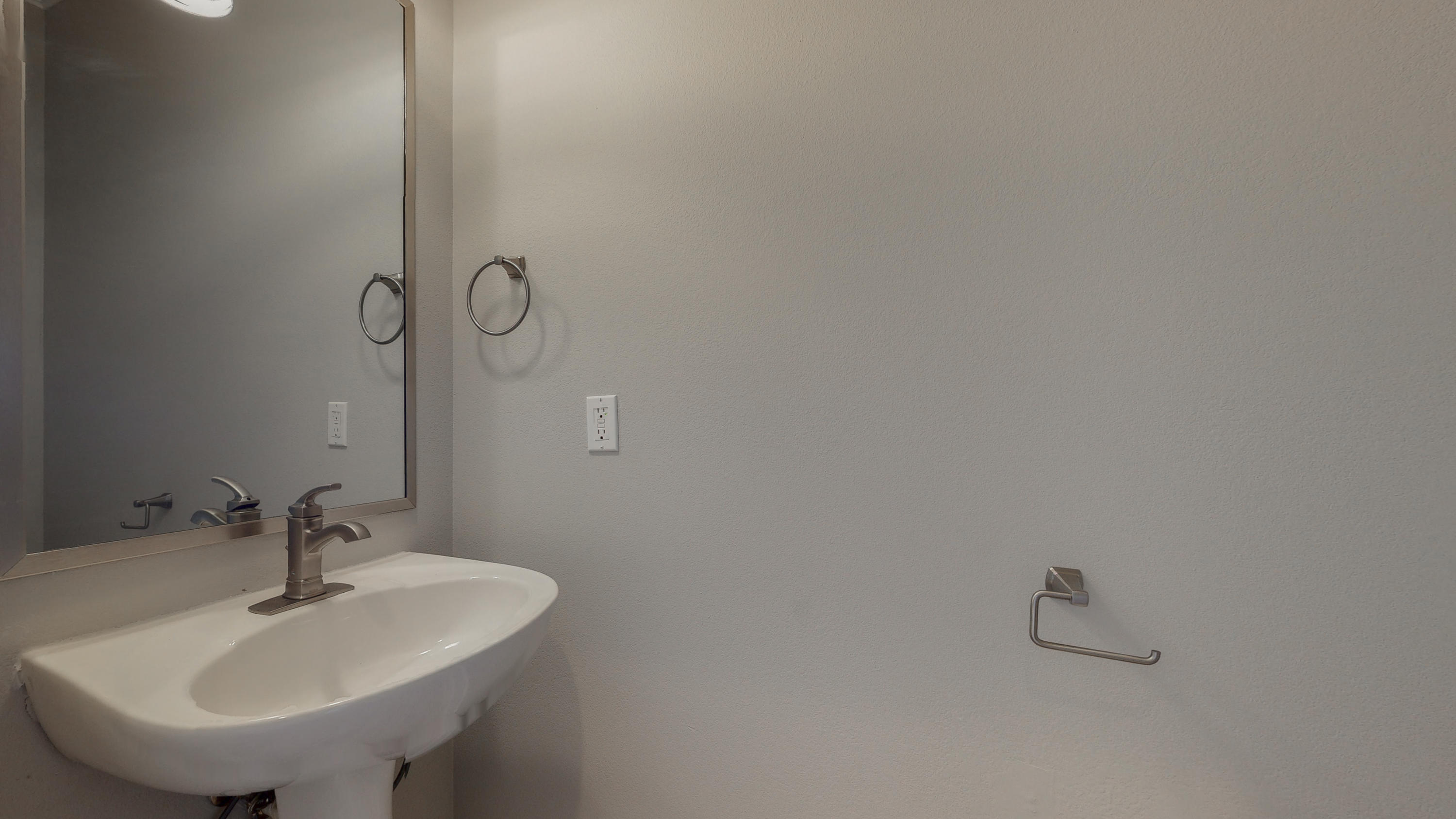 SOUTH HAVEN TOWNHOMES - Residential Lease