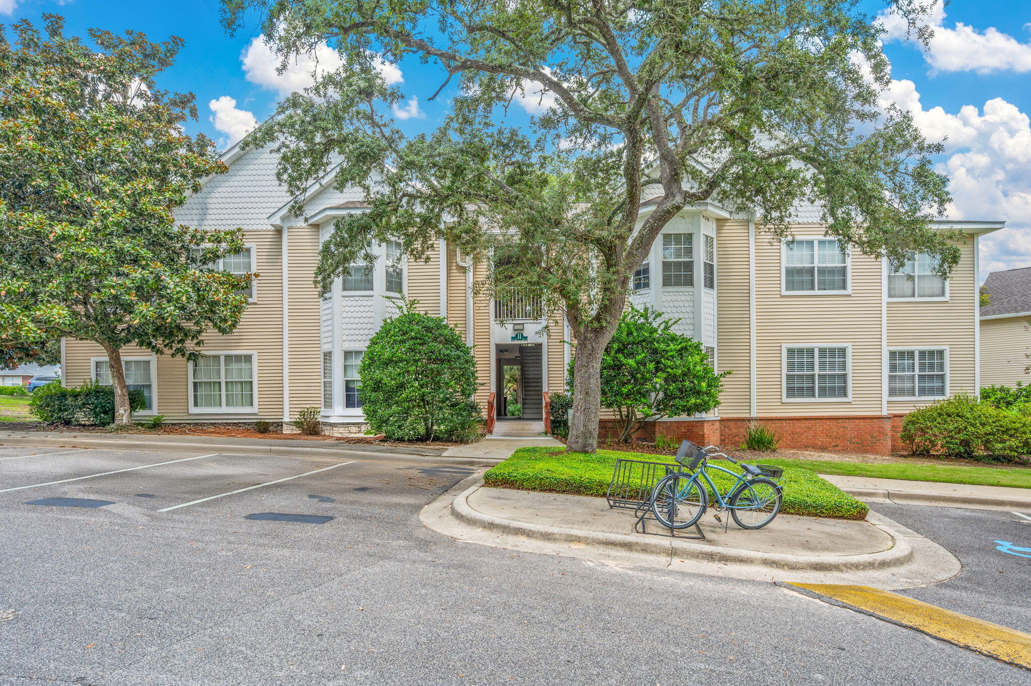 OAKS THE - Residential Lease
