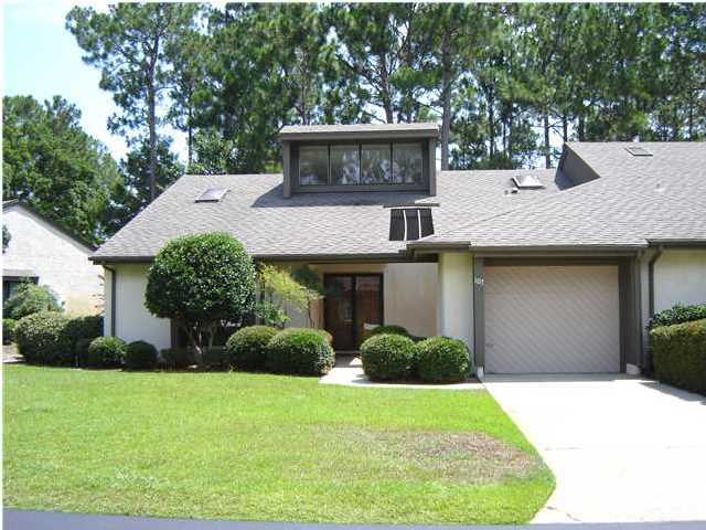 This highly desirable end-unit town home is located in the heart of prestigious Bluewater Bay in Gleneagles, just steps from one of several pools and tennis courts (pool and tennis membership not included) in the community. Also, across the street from the Bluewater Bay Golf Club. Spacious, one-level, town home with Florida room, and one-car garage. Short, 20 minute commute to Eglin AFB, and just over the bridge from Destin with its fabulous beaches, restaurants and shopping. The rent includes all outside yard maintenance. It is a split-bedroom plan with cathedral ceiling in both the master bedroom and living room. The unit provides a dining area, and breakfast area off the kitchen. Small pet considered. Email Owner/Agent for quickest response.