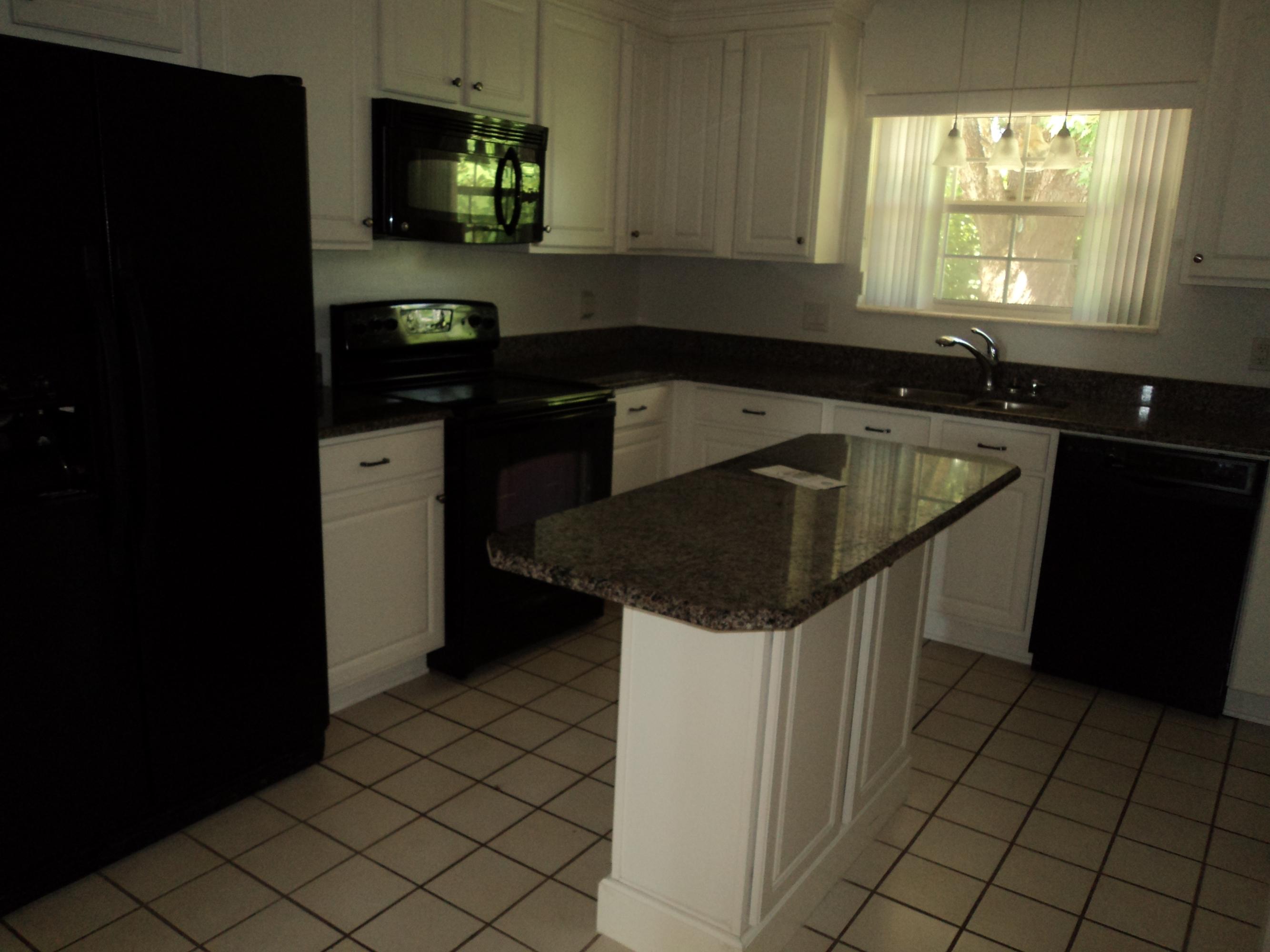 PALM ESTATES UNIT 3 - Residential Lease