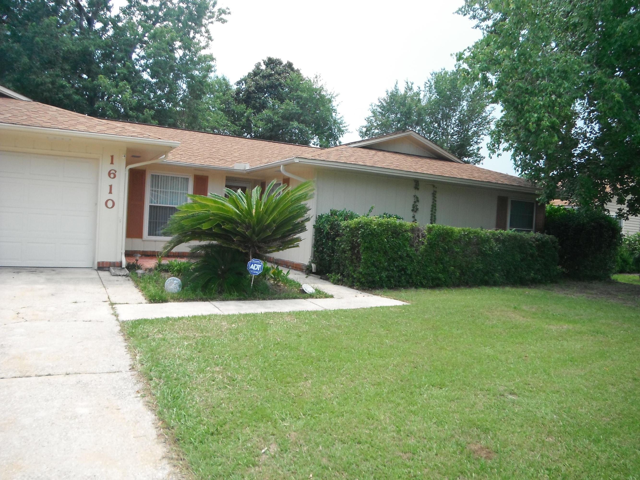 AVAILABLE MAY 20, 2016!! Heart of Niceville home that has been updated and maintained throughout the years. Boasting tile floors, an updated kitchen with newer appliances and granite counters this one is a must see. Also features a privacy fenced back yard and lawn building. Sorry, no indoor smoking. Pets may be allowed with a $400 non-refundable pet fee.