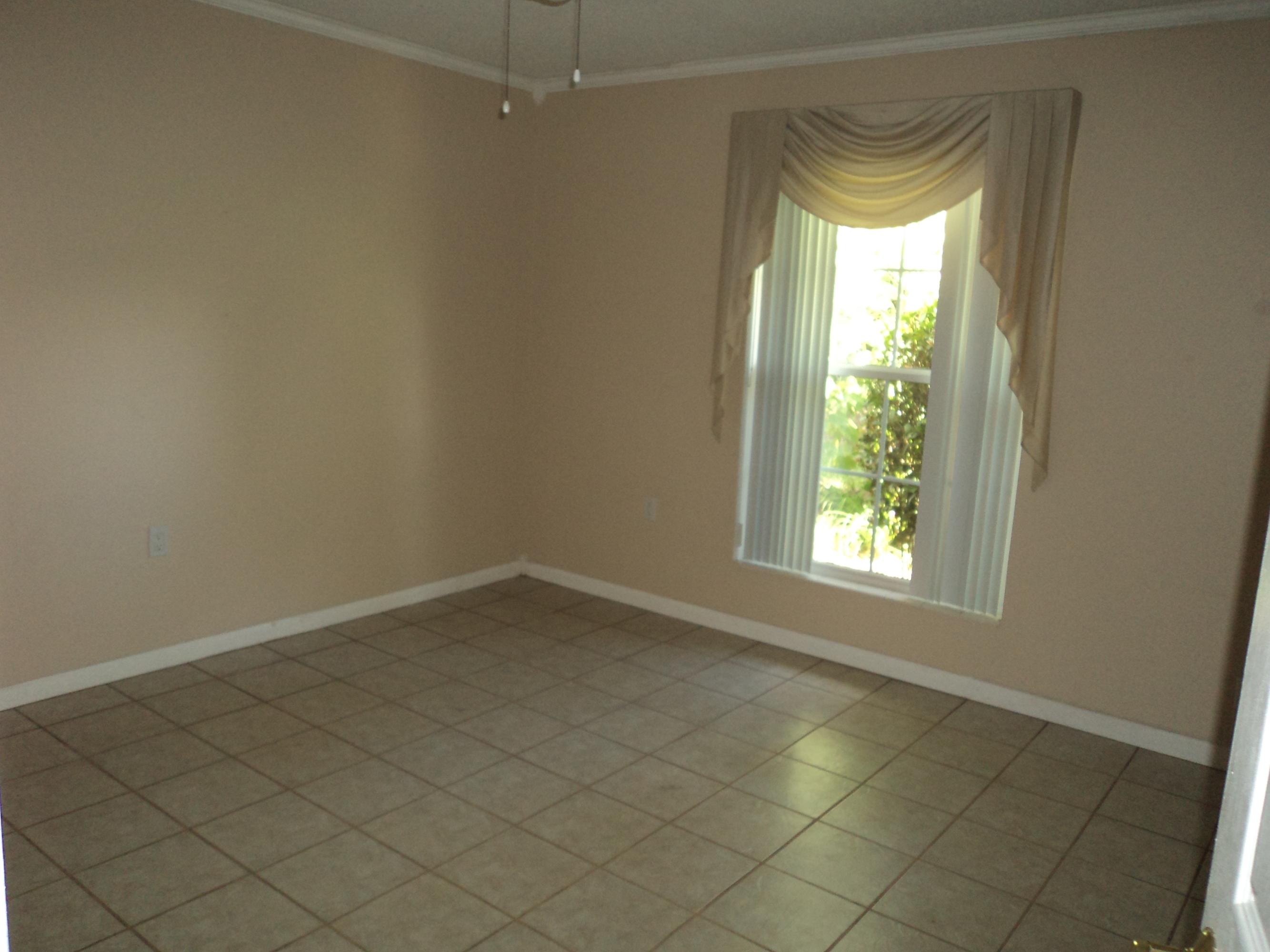 PALM ESTATES UNIT 3 - Residential Lease