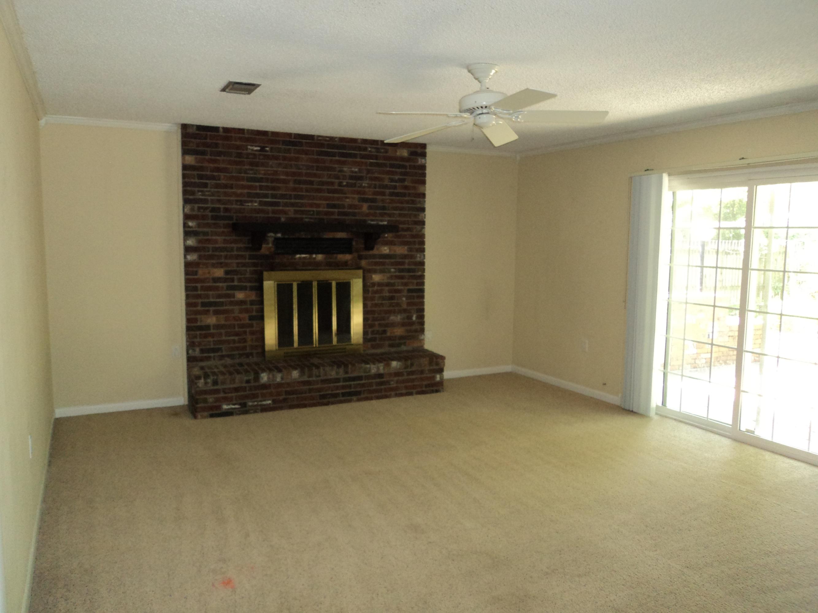 PALM ESTATES UNIT 3 - Residential Lease