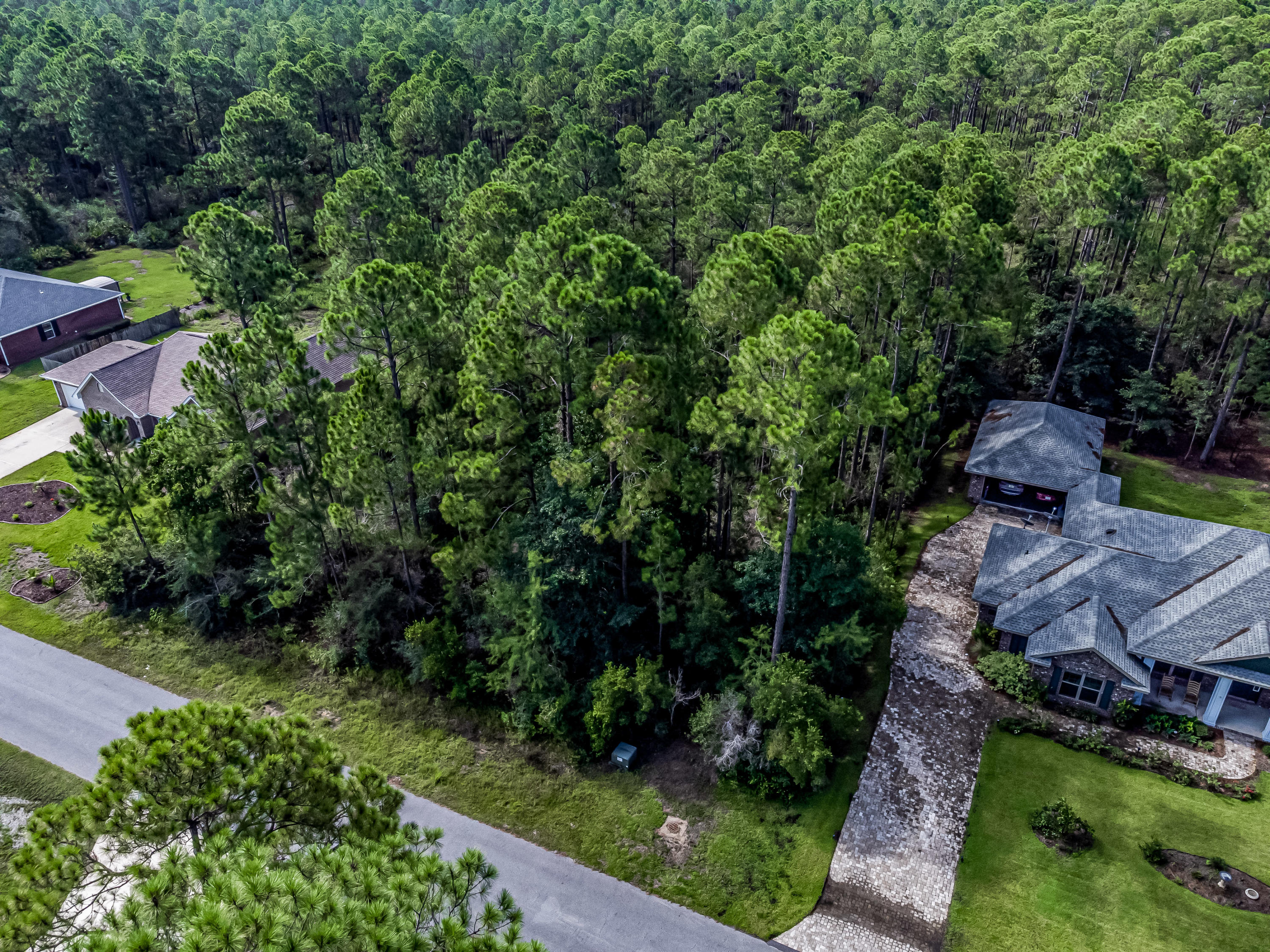 A wonderful opportunity to live in the popular Holley by the Sea subdivision.  Only a few miles to the beach, Publix & Walmart.  With an affordable annual HOA you can enjoy all the community amenities like 3 pools, 8 tennis courts, gym, aerobics, private beach, fishing pier and more!