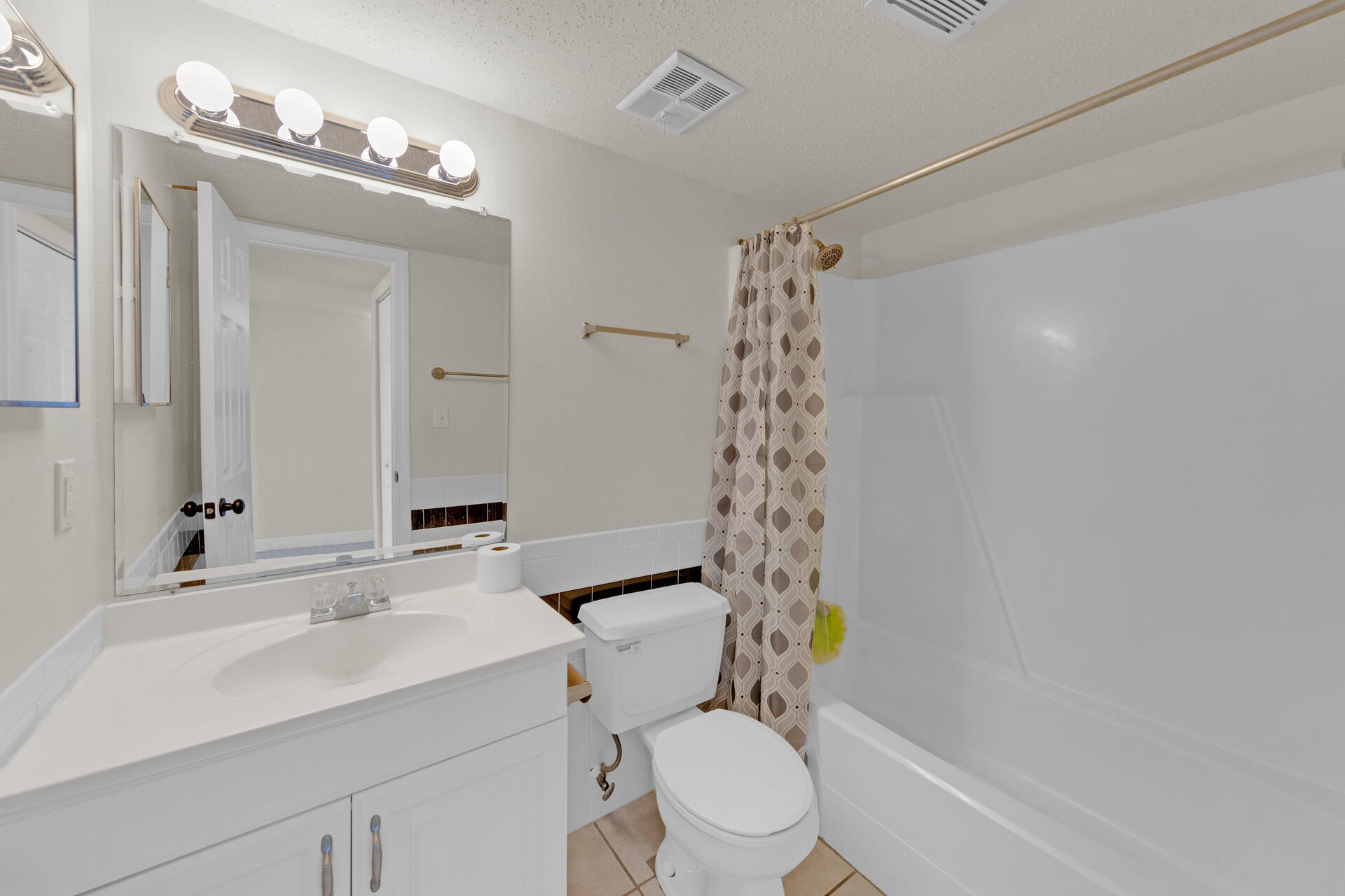 FINISTERRA CONDO - Residential