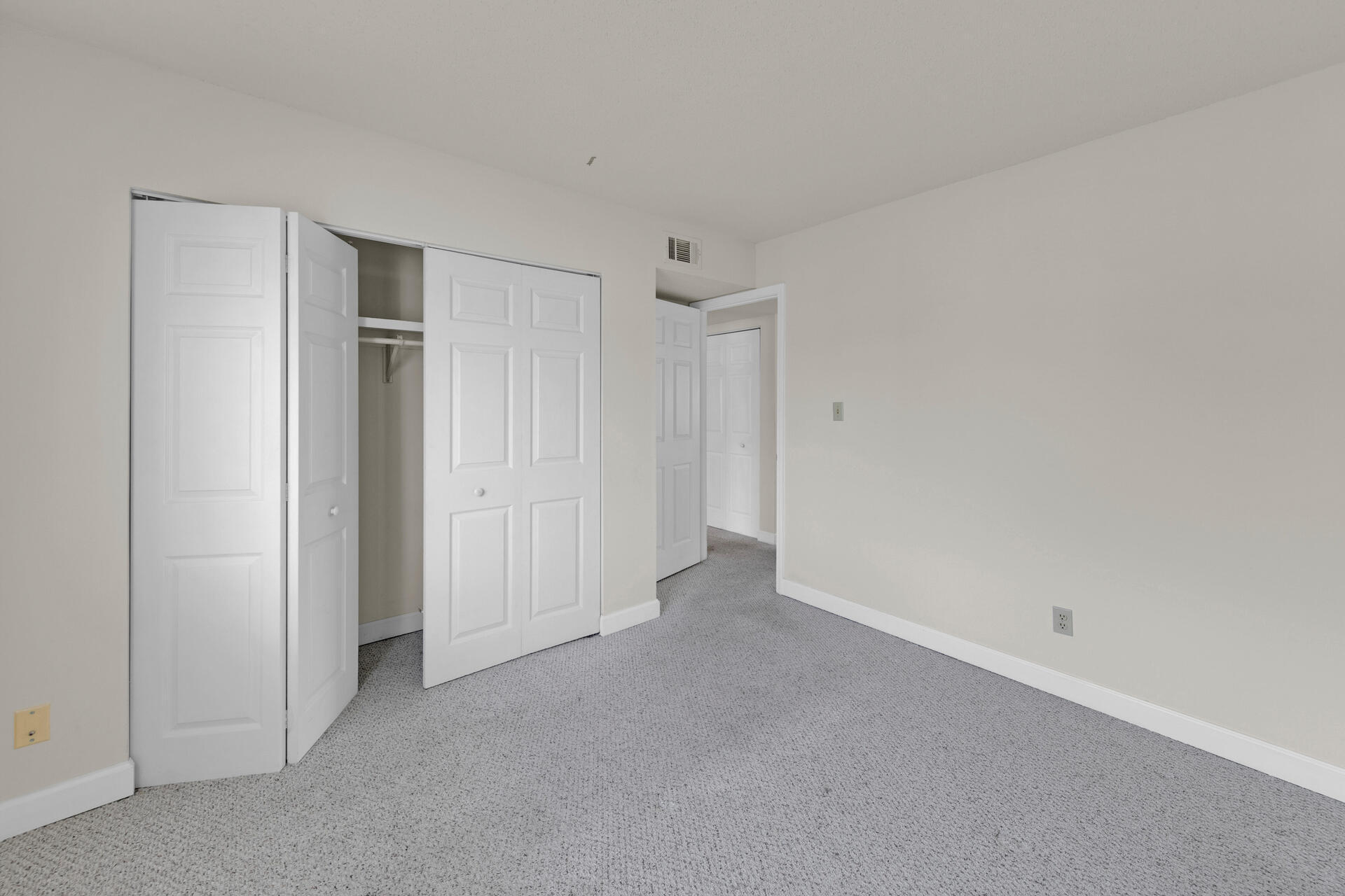 FINISTERRA CONDO - Residential