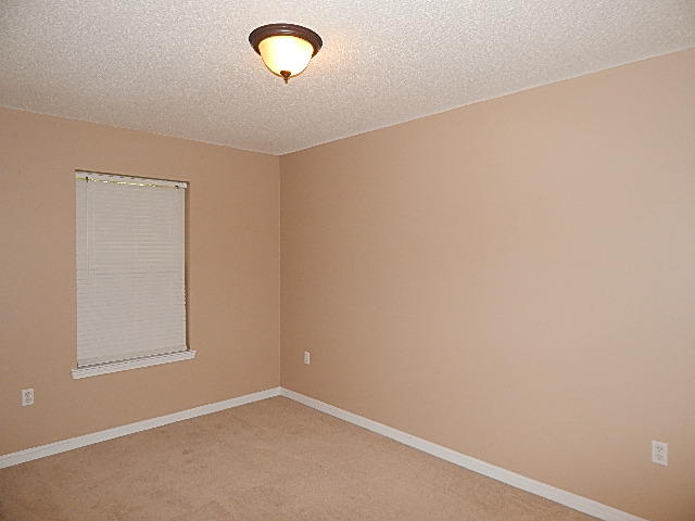 OAKDALE MINI FARMS RESUB BLK 18 - Residential Lease