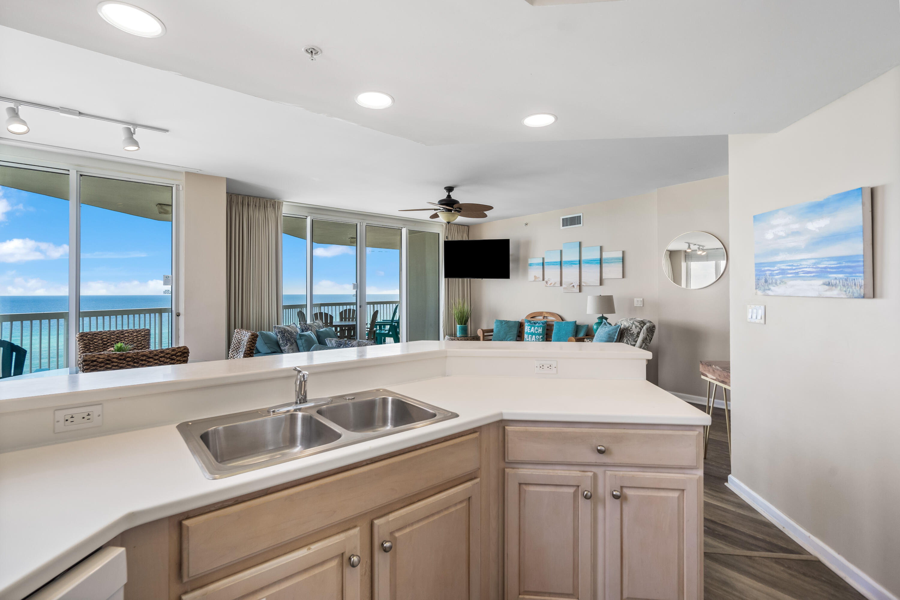 SILVER BEACH TOWERS - Residential