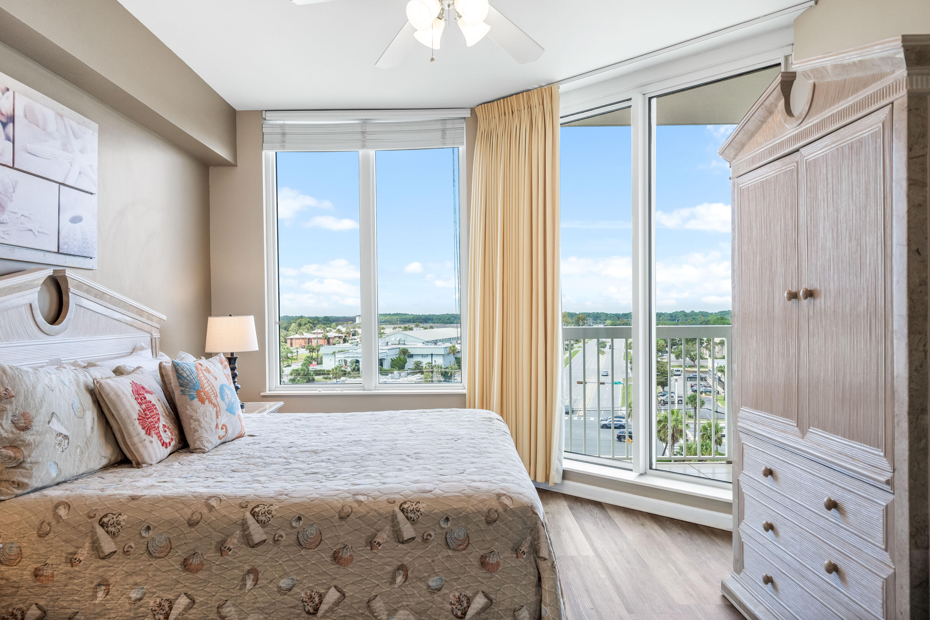 SILVER BEACH TOWERS - Residential