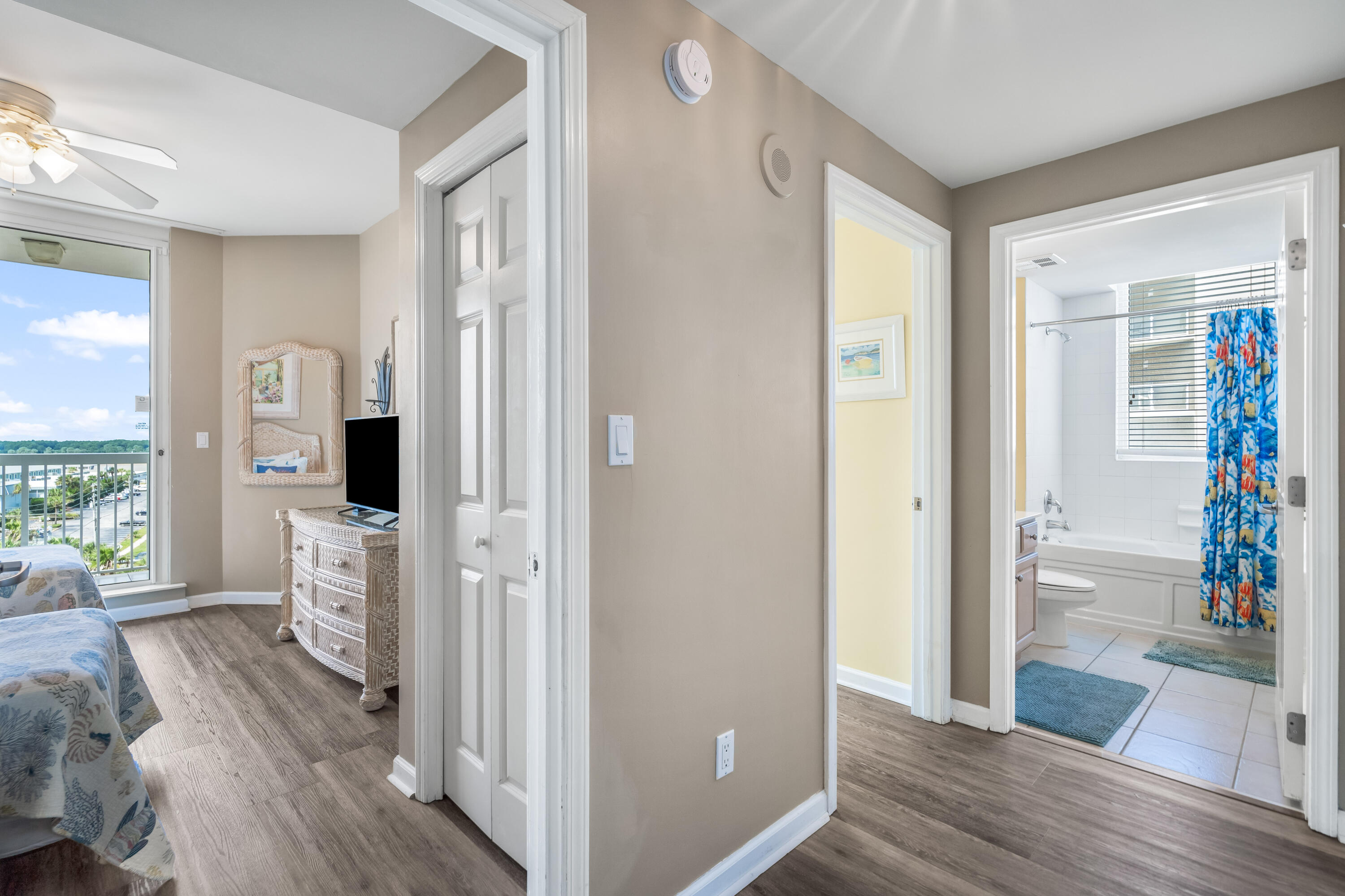 SILVER BEACH TOWERS - Residential