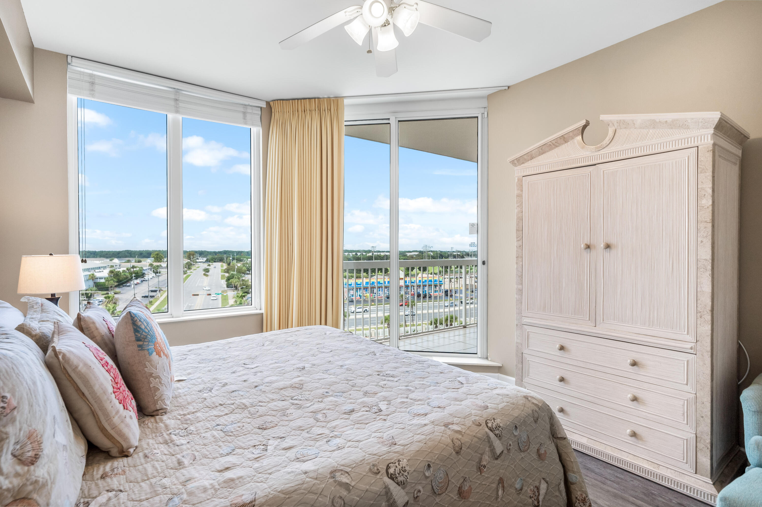 SILVER BEACH TOWERS - Residential
