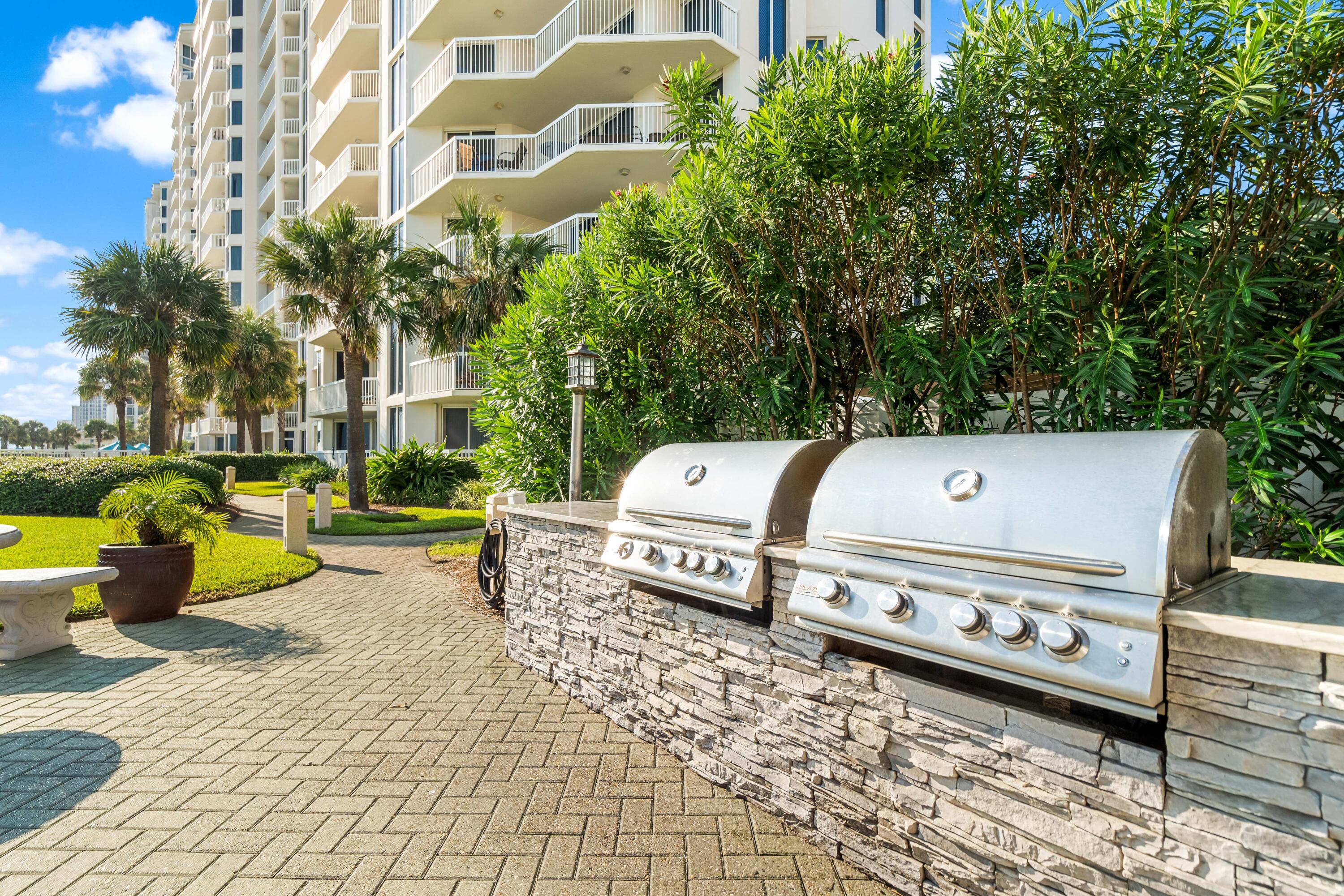 SILVER BEACH TOWERS - Residential