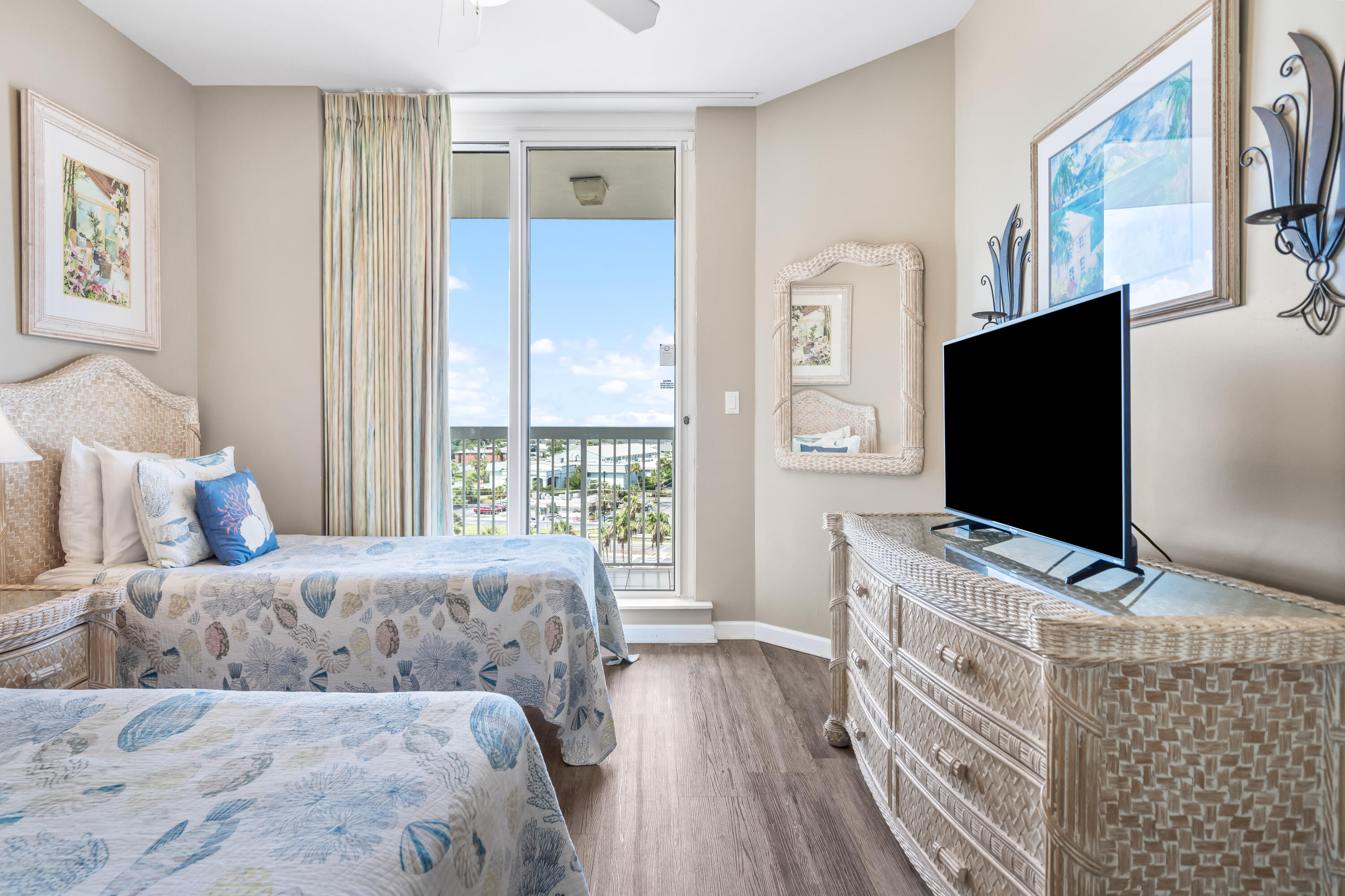 SILVER BEACH TOWERS - Residential