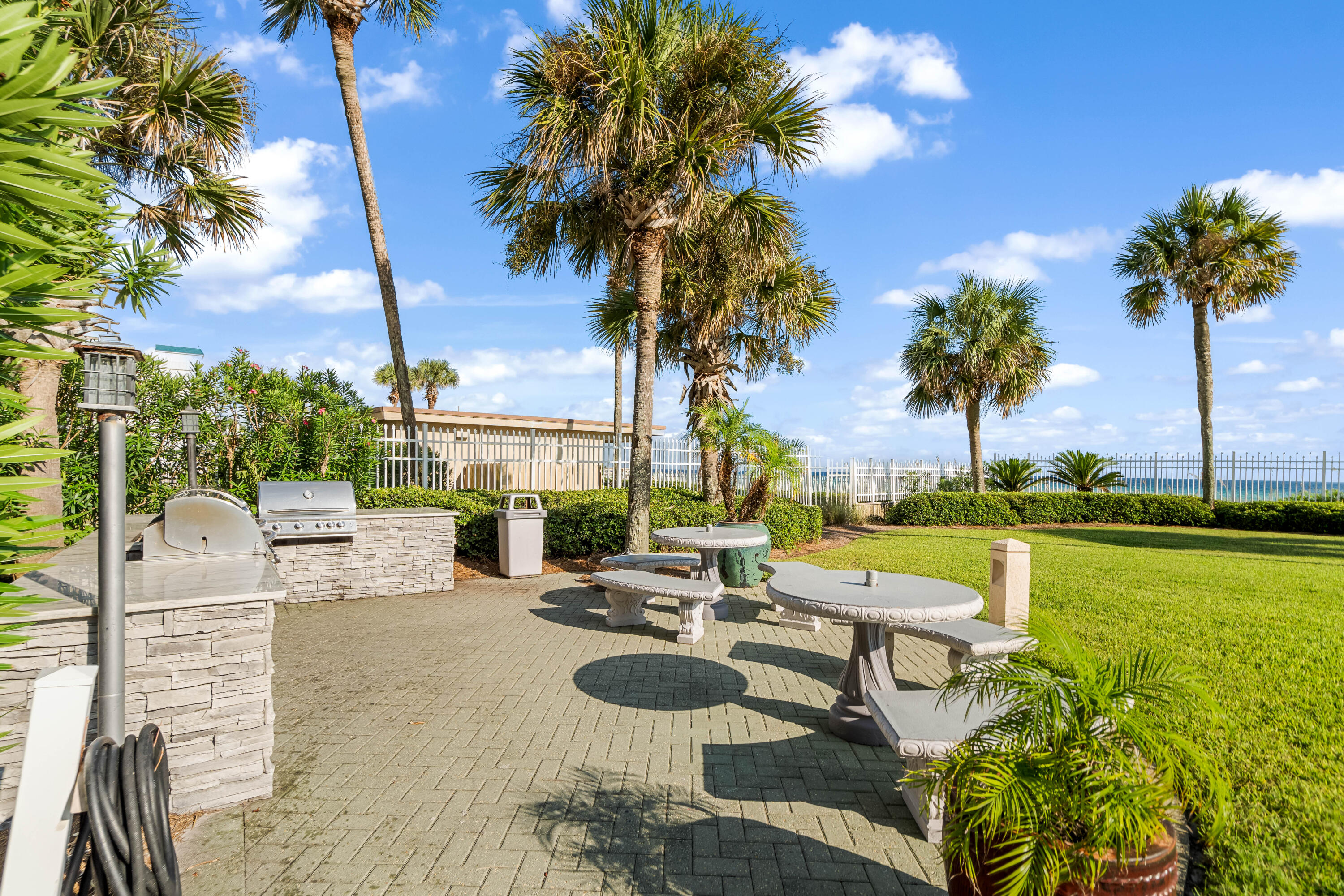 SILVER BEACH TOWERS - Residential