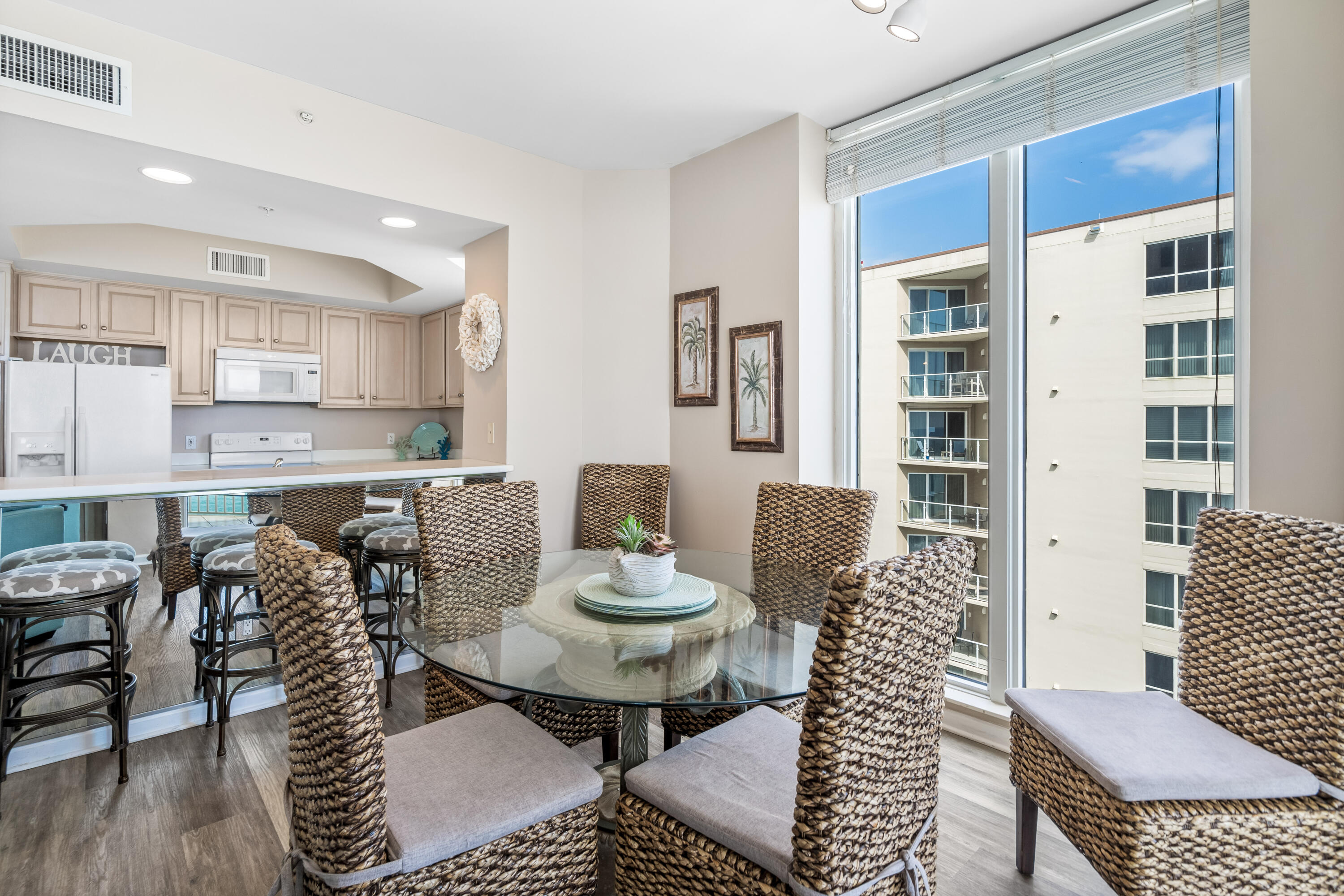 SILVER BEACH TOWERS - Residential