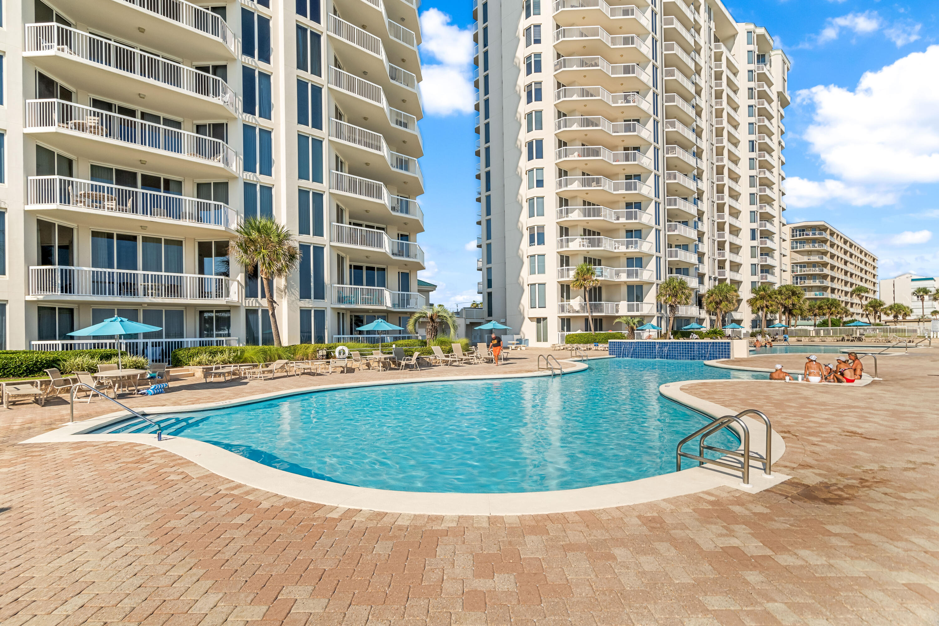 SILVER BEACH TOWERS - Residential