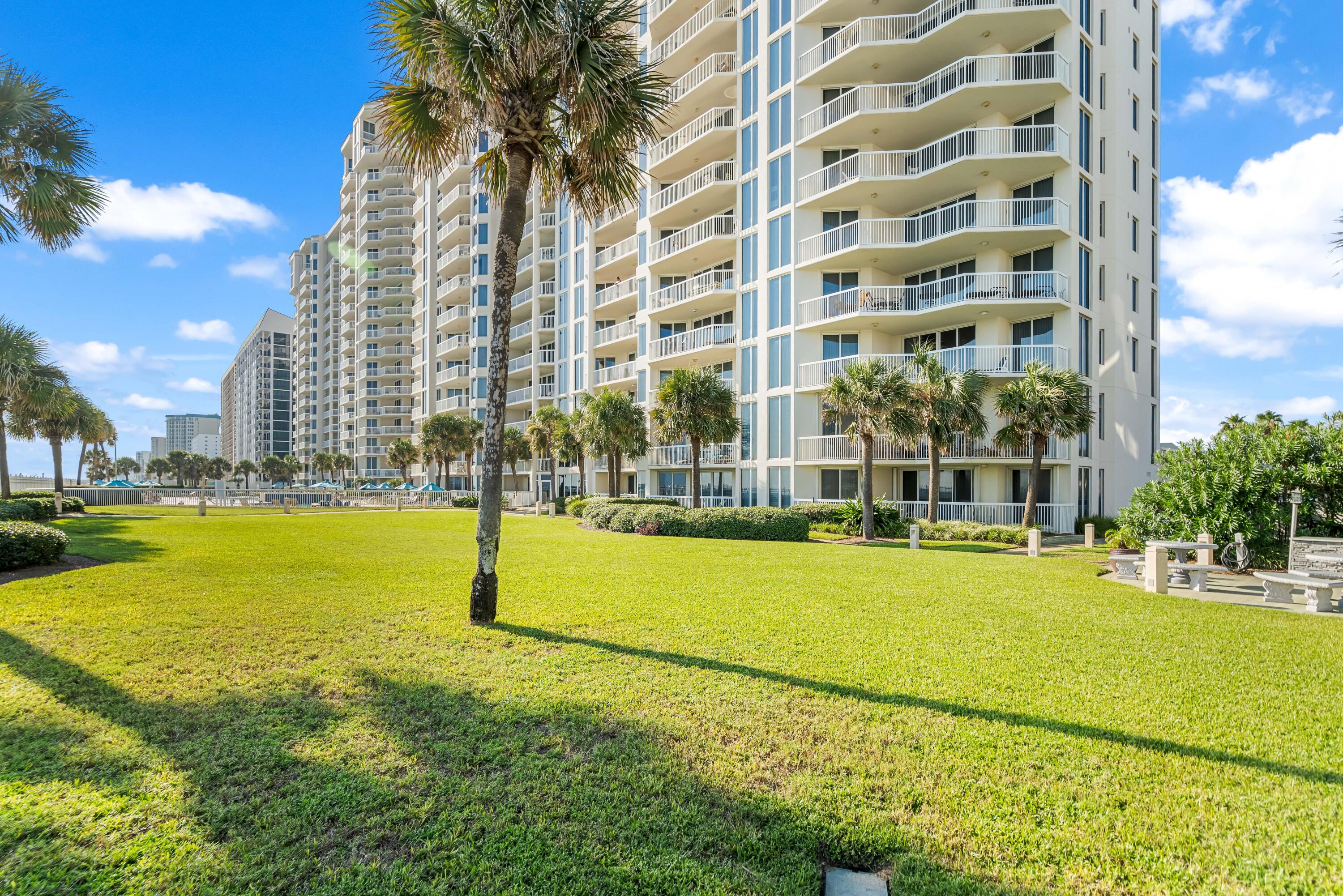 SILVER BEACH TOWERS - Residential
