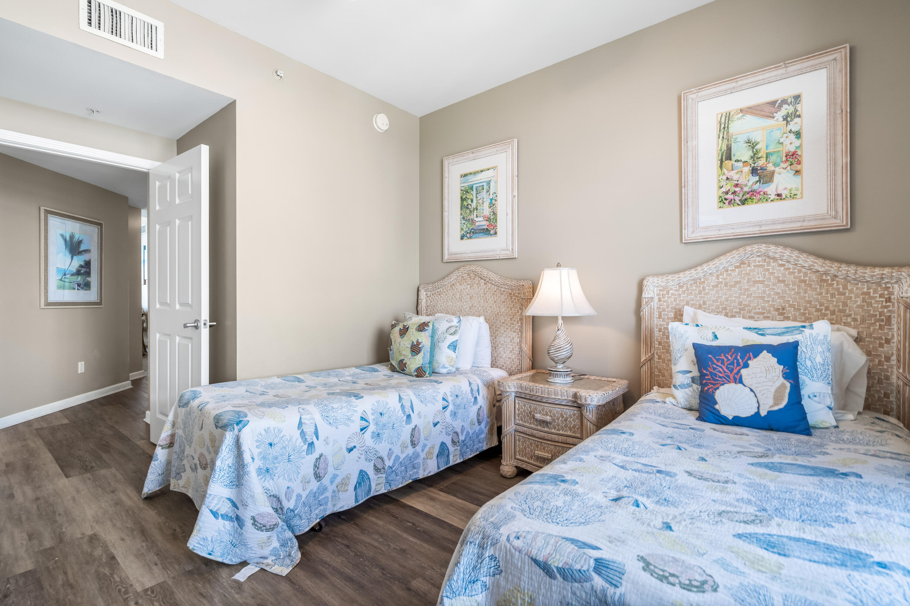 SILVER BEACH TOWERS - Residential