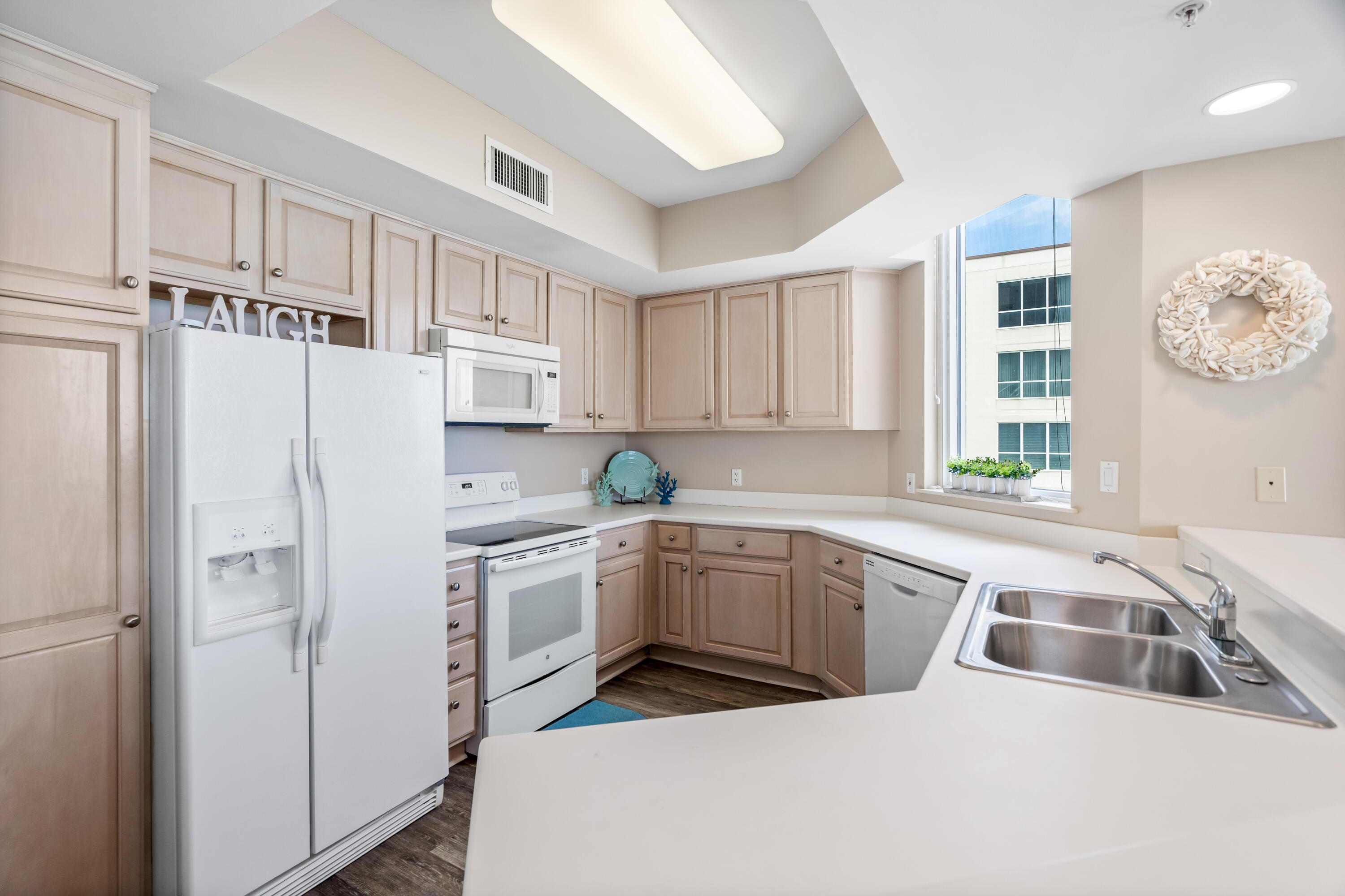 SILVER BEACH TOWERS - Residential