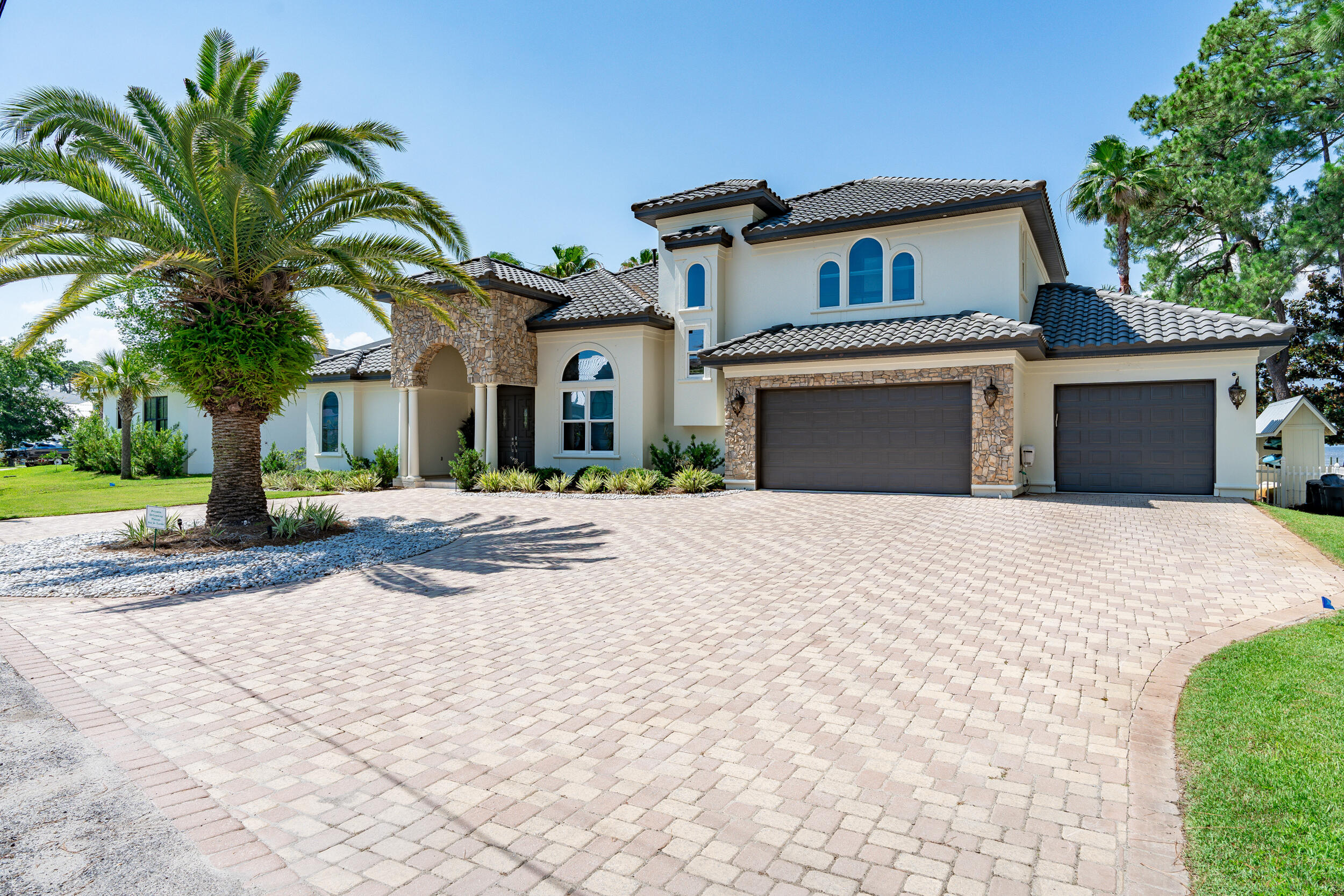 CREEKWATER BAY ESTATES UNREC - Residential
