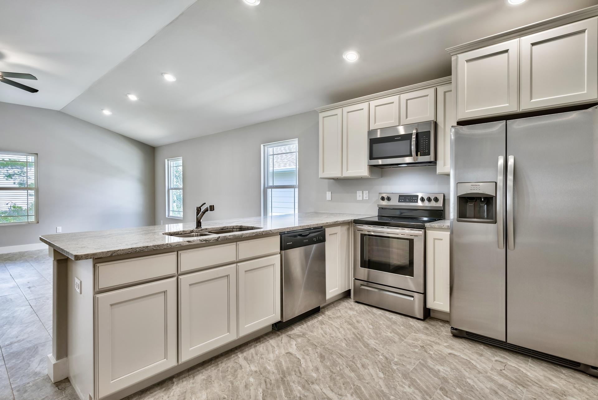 CRESCENT SHORES - Residential