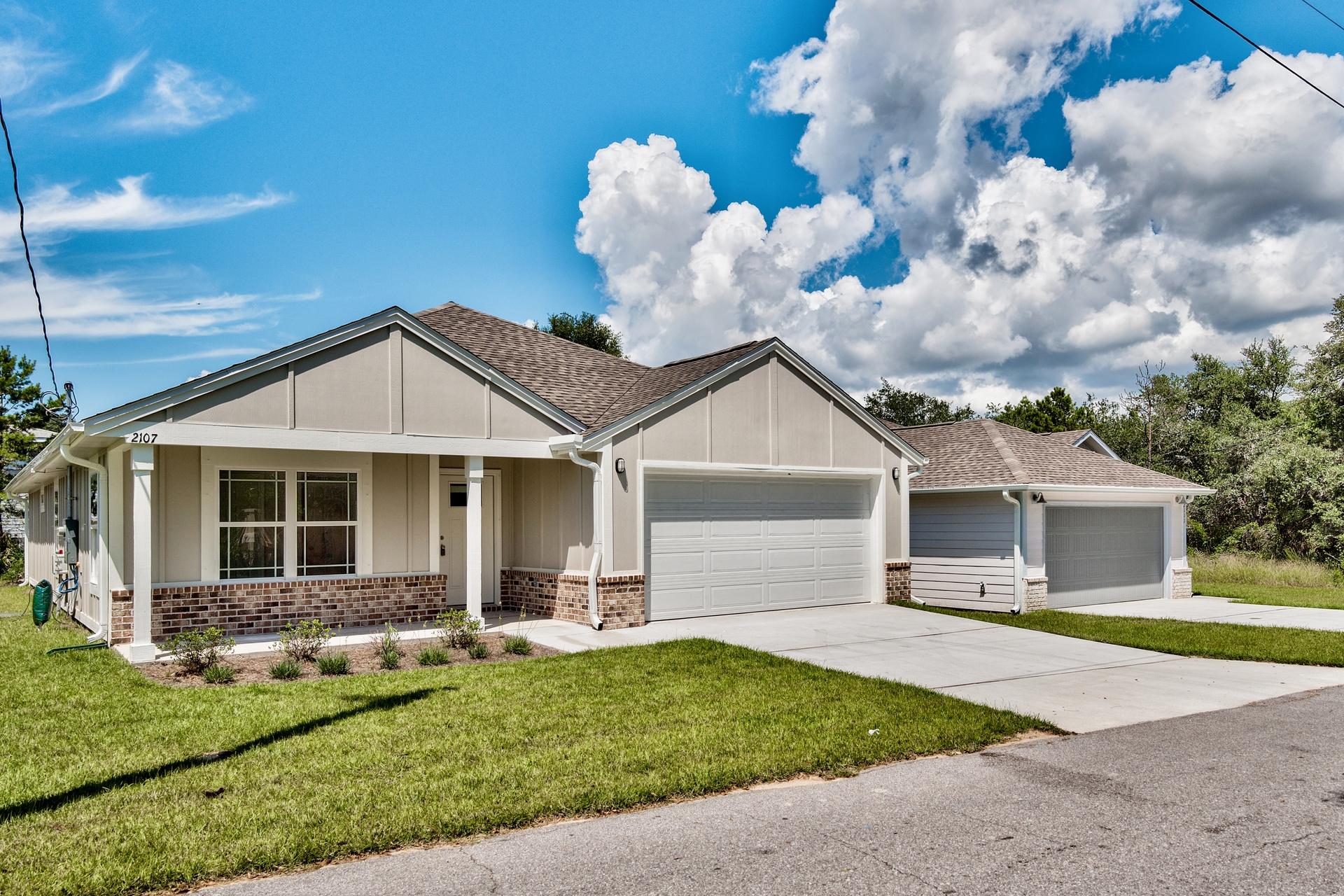 CRESCENT SHORES - Residential