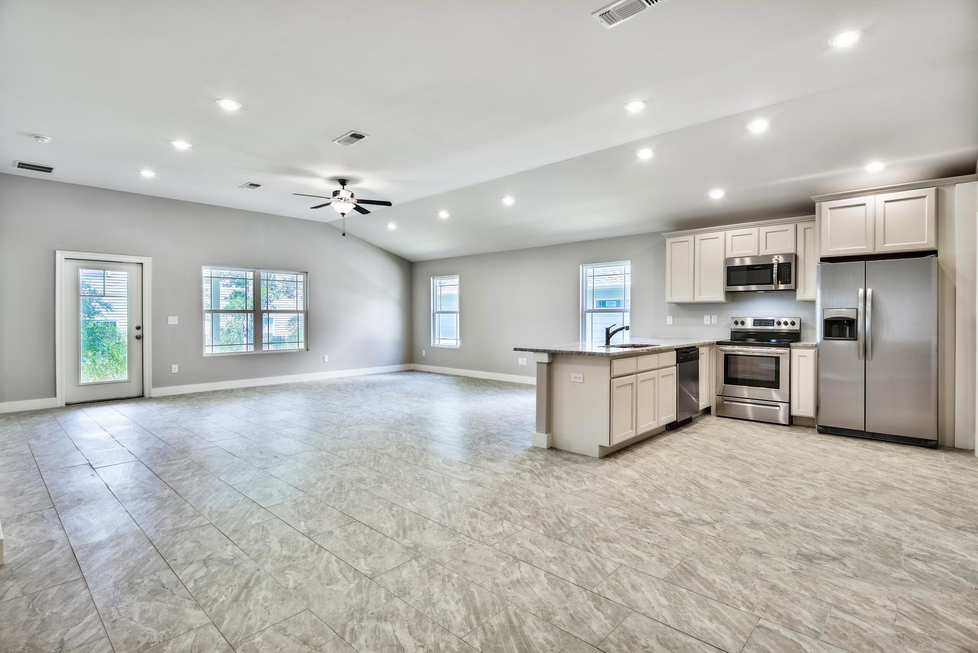 CRESCENT SHORES - Residential
