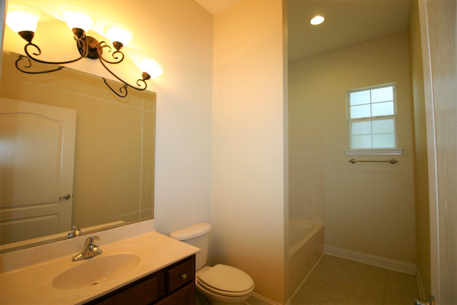 TRAILWOOD ESTATES - Residential Lease