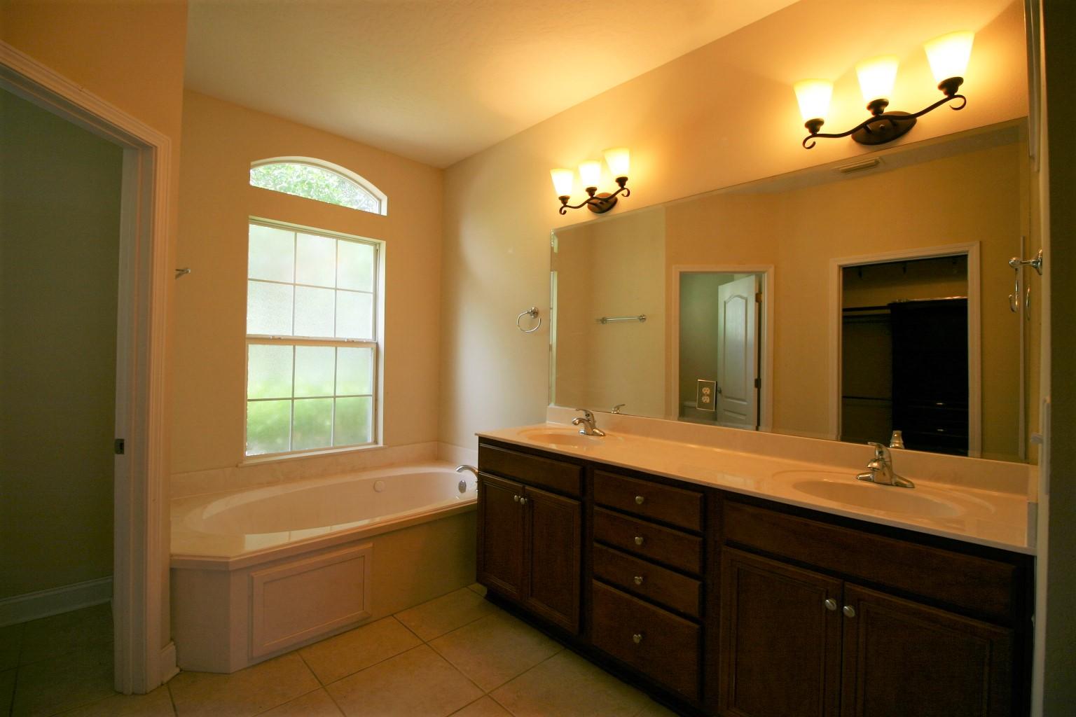 TRAILWOOD ESTATES - Residential Lease