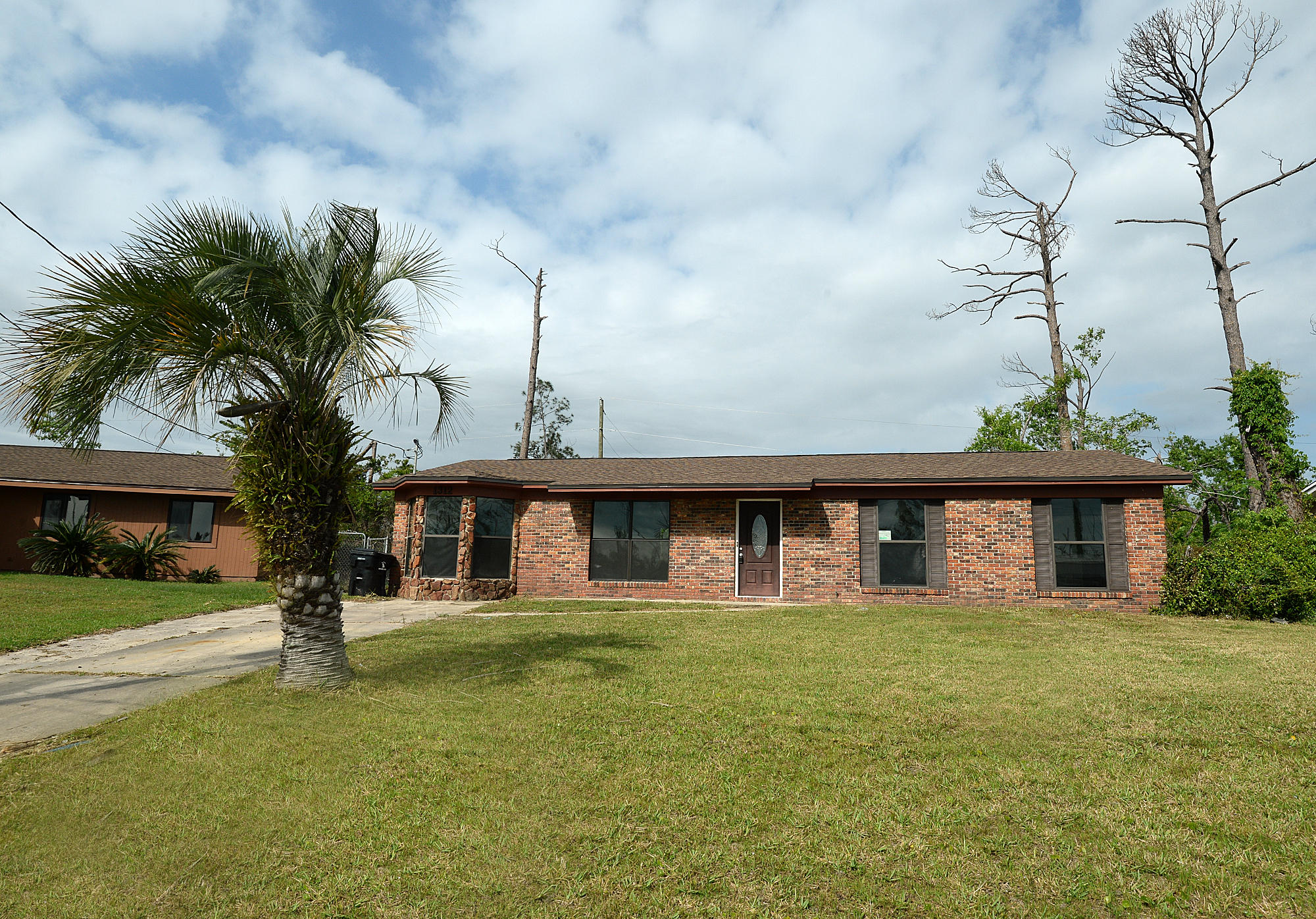 Fantastic Investment rental or Perfect primary residence.Completley renovated inside and waiting for your personal touch!
This is a lot of home for the money, come take a look and check out the open floorplan! Call your Realtor and make an appointment today! Buyer to verify measurements.