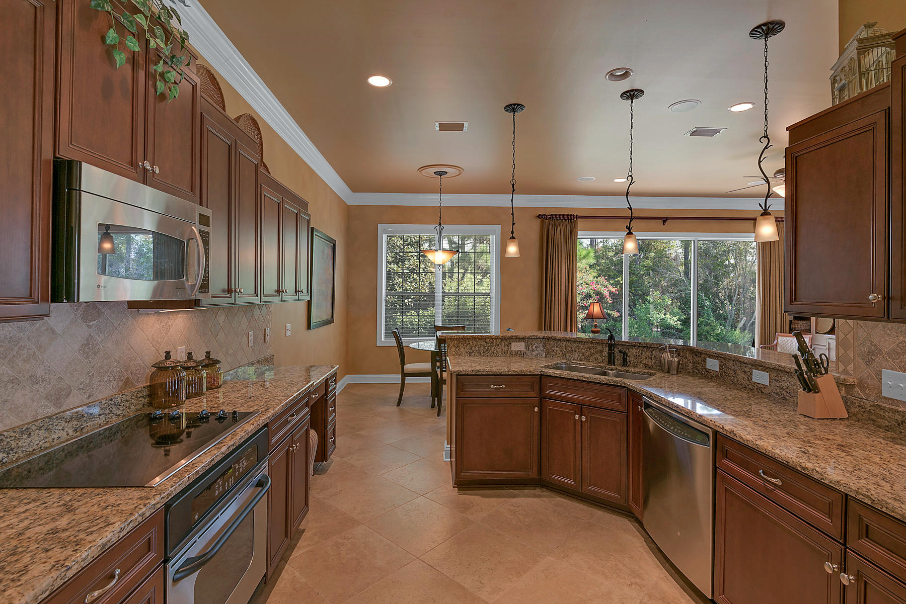 REGATTA BAY GOLF VILLAS - Residential