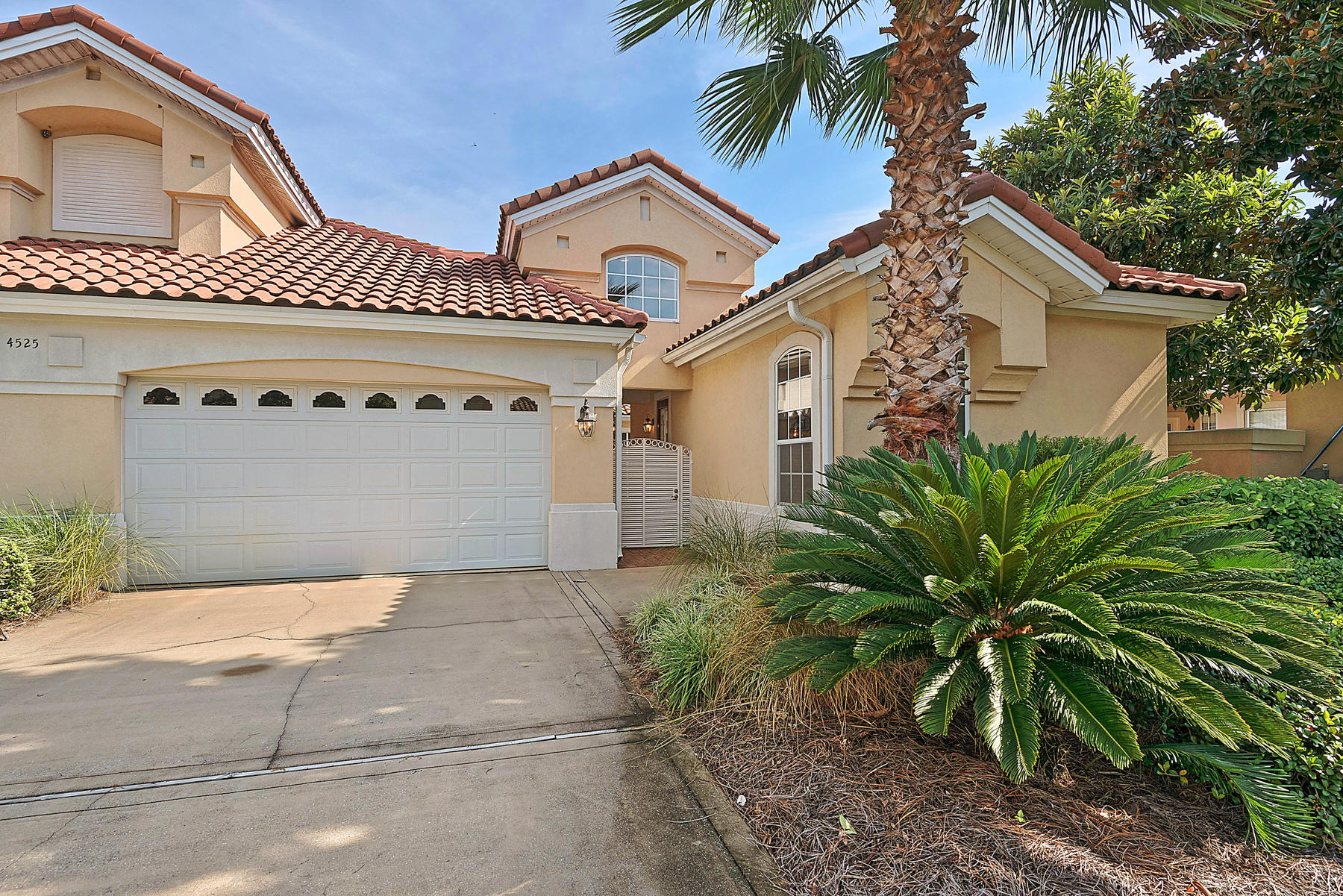 REGATTA BAY GOLF VILLAS - Residential