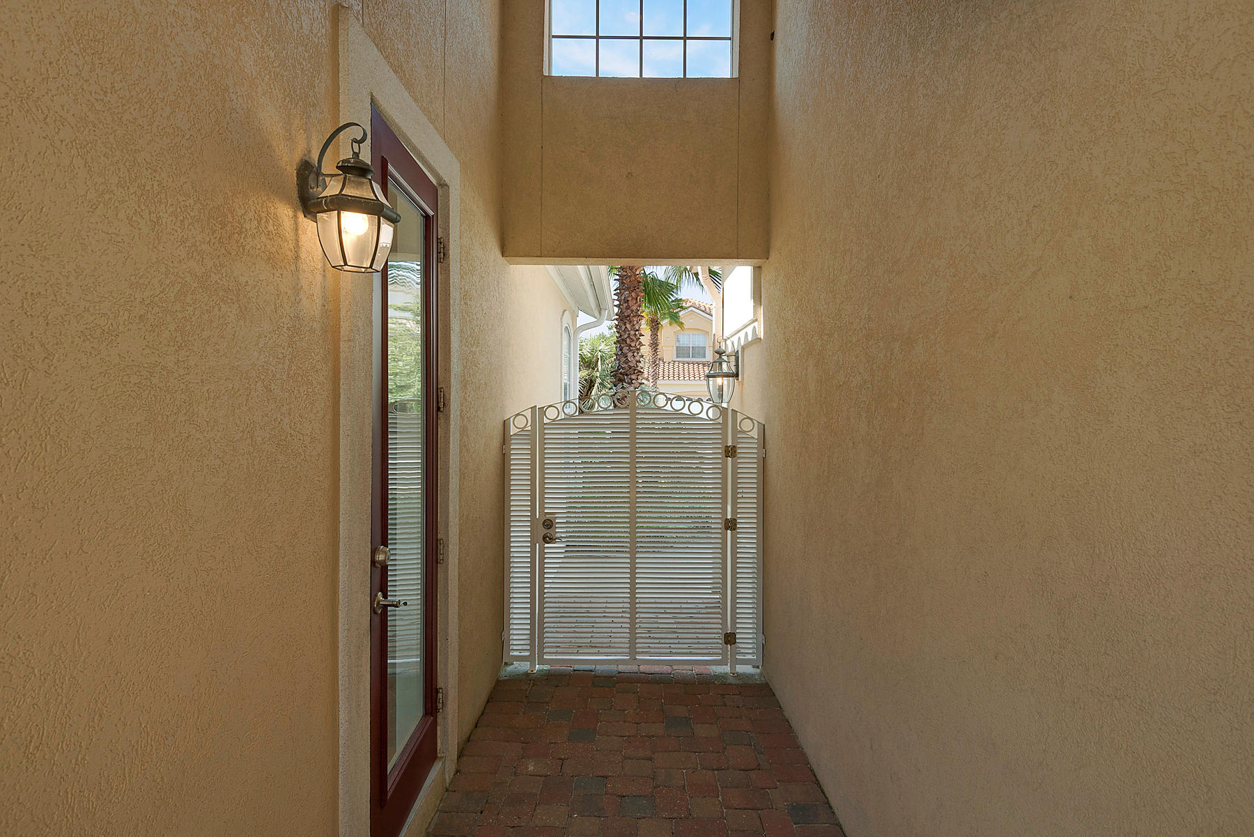 REGATTA BAY GOLF VILLAS - Residential