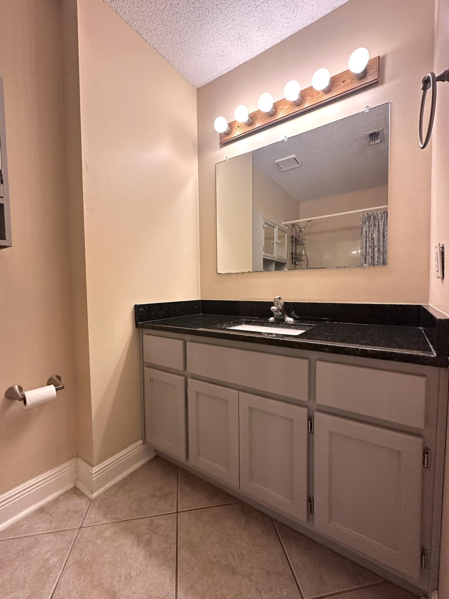 EAST BAY RIVER ESTATES 1ST ADDN - Residential Lease
