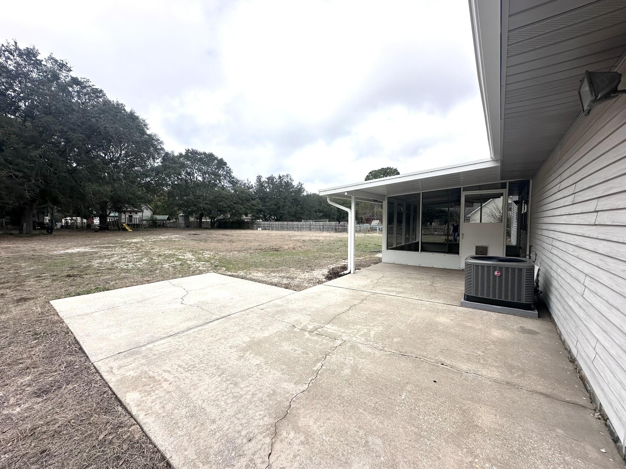 EAST BAY RIVER ESTATES 1ST ADDN - Residential Lease