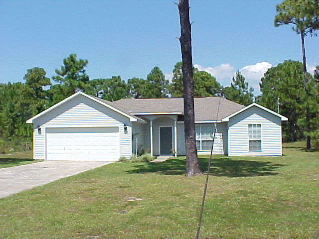 Cute home that sells AS IS in HBTS. Sits on just under a half acre; plenty of room for that garden you've always wanted! HBTS has a very nice recreation facility. Yearly Assoc dues approx $565. Home is in a flood zone. Lender will require flood insurance. Home has never flooded but during a 20 inch downpour several years back the garage took on some water.  Buyer to verify all important information deemed necessary. Room sizes approx. 
Roof, HVAC and Water heater all replaced in 2019.