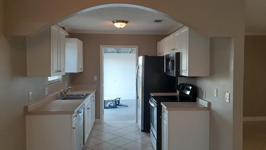 QUIET WOOD - Residential Lease