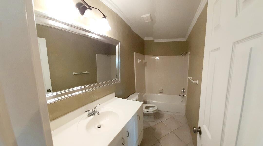 QUIET WOOD - Residential Lease