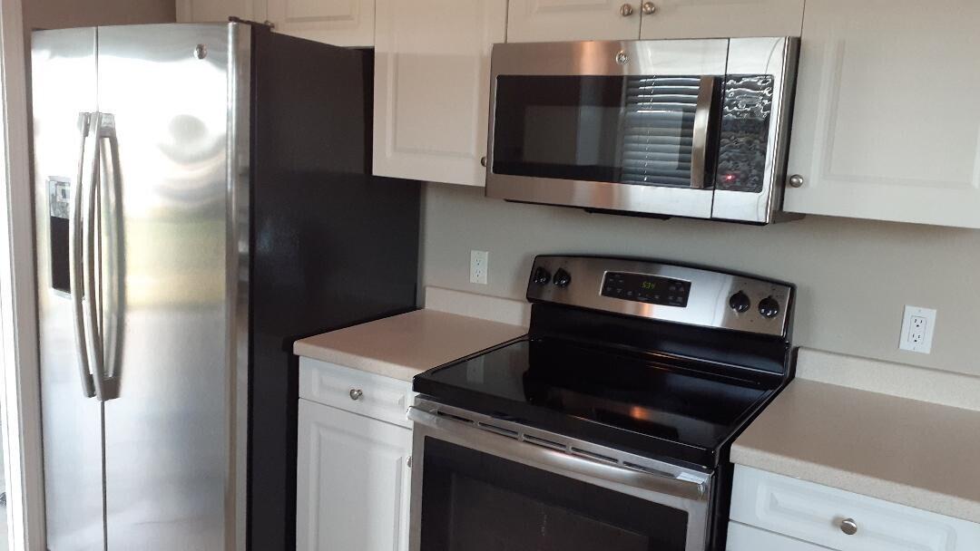 QUIET WOOD - Residential Lease