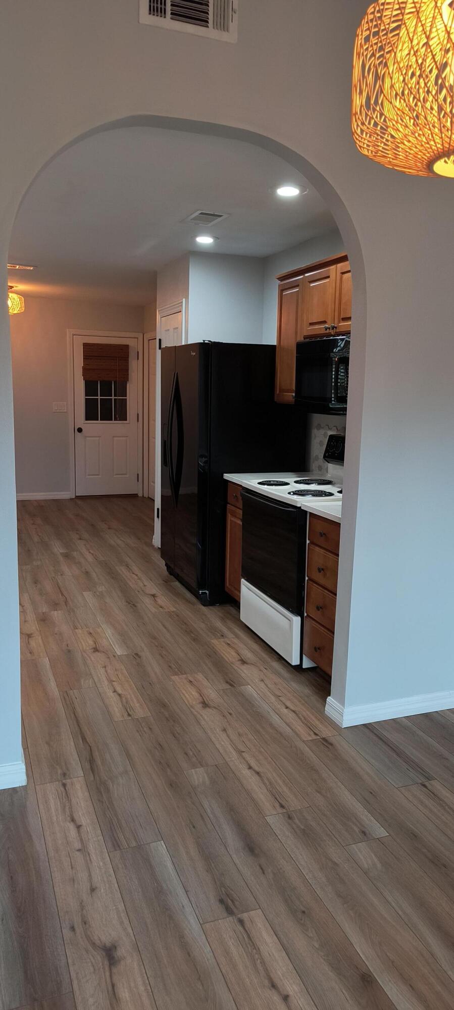 VALPARAISO PINECREST 6 - Residential Lease