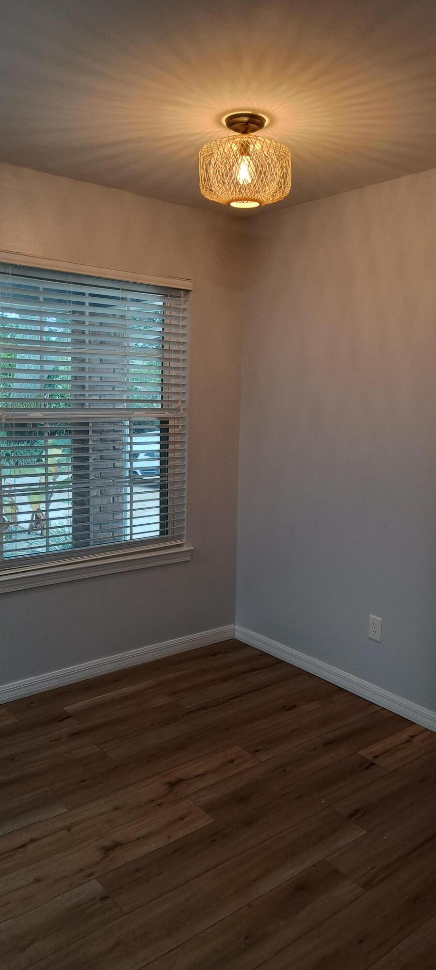 VALPARAISO PINECREST 6 - Residential Lease