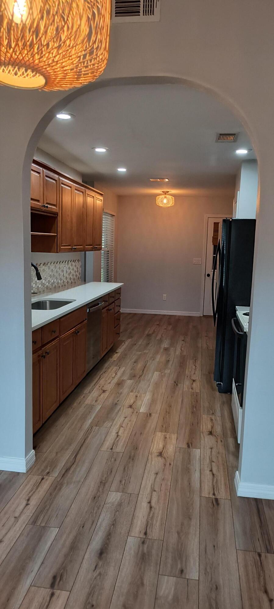 VALPARAISO PINECREST 6 - Residential Lease